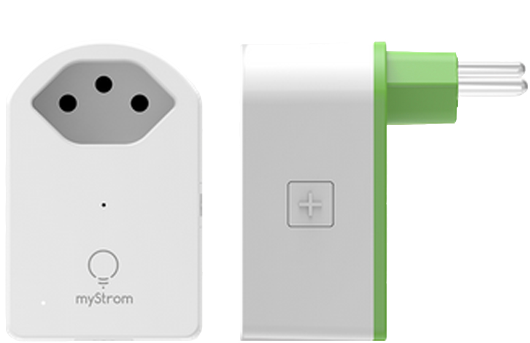 Ein weißer Smart-Stecker mit grünem Steckerende und einer Plus-Taste an der Seite.
