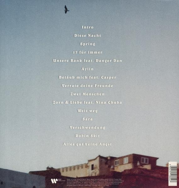 Rückseite einer CD mit Trackliste. Der Hintergrund ist ein verblasstes, hellblau mit einem kleinen Vogel.