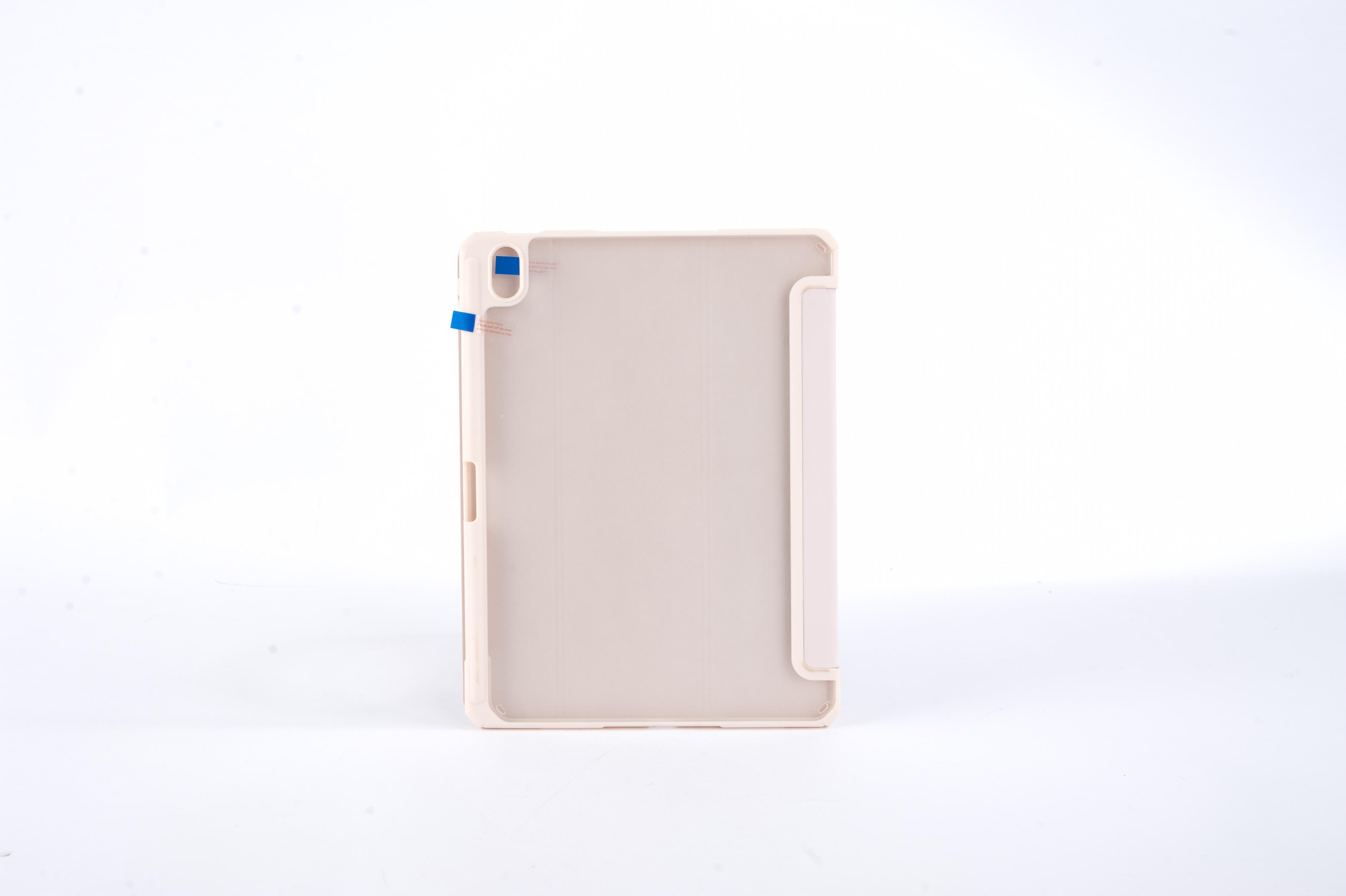 Beige Tablethülle auf weißem Hintergrund. Hülle ist offen. Hellbeige Farbe.