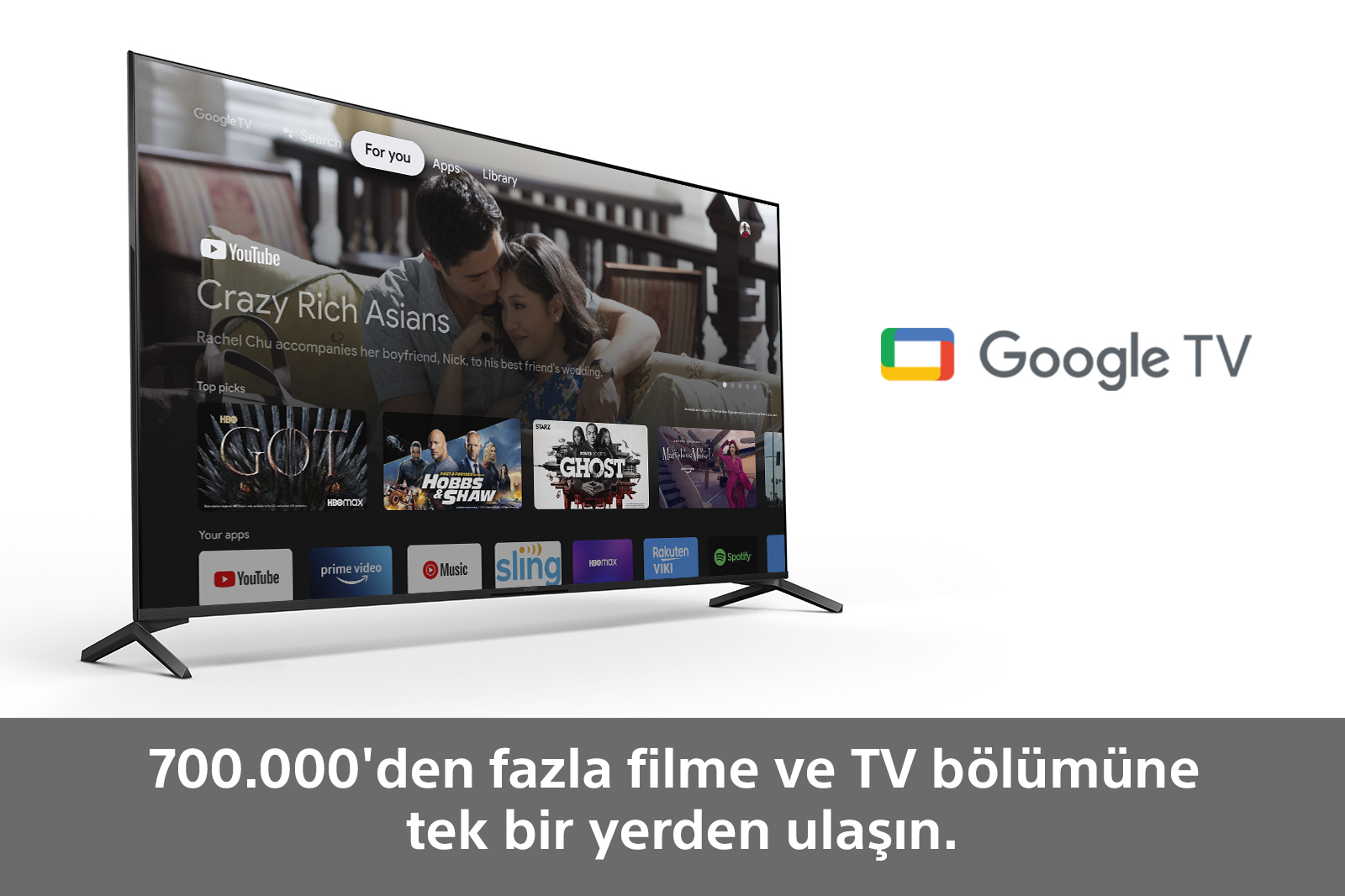 Film küçük resimleriyle bir Google TV arayüzü gösteren bir TV ekranı.