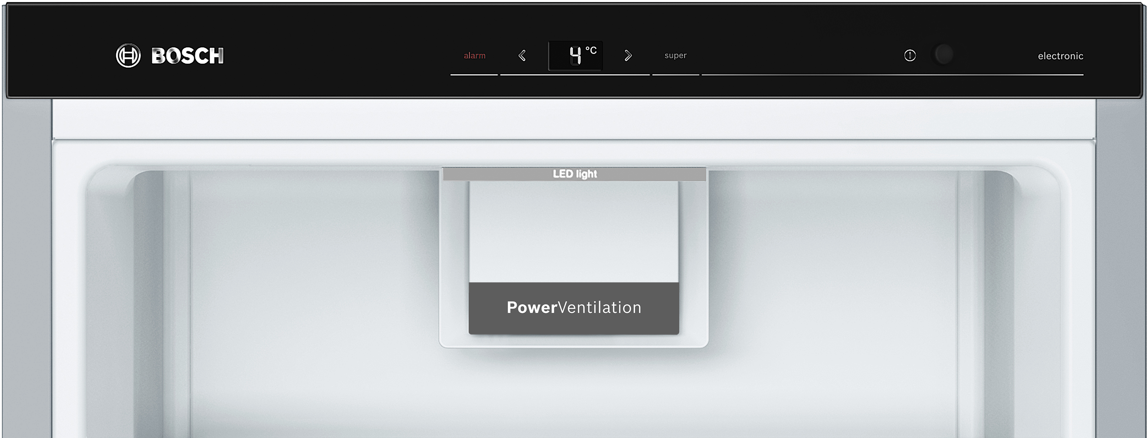Un réfrigérateur ouvert montrant la lumière LED et PowerVentilation.