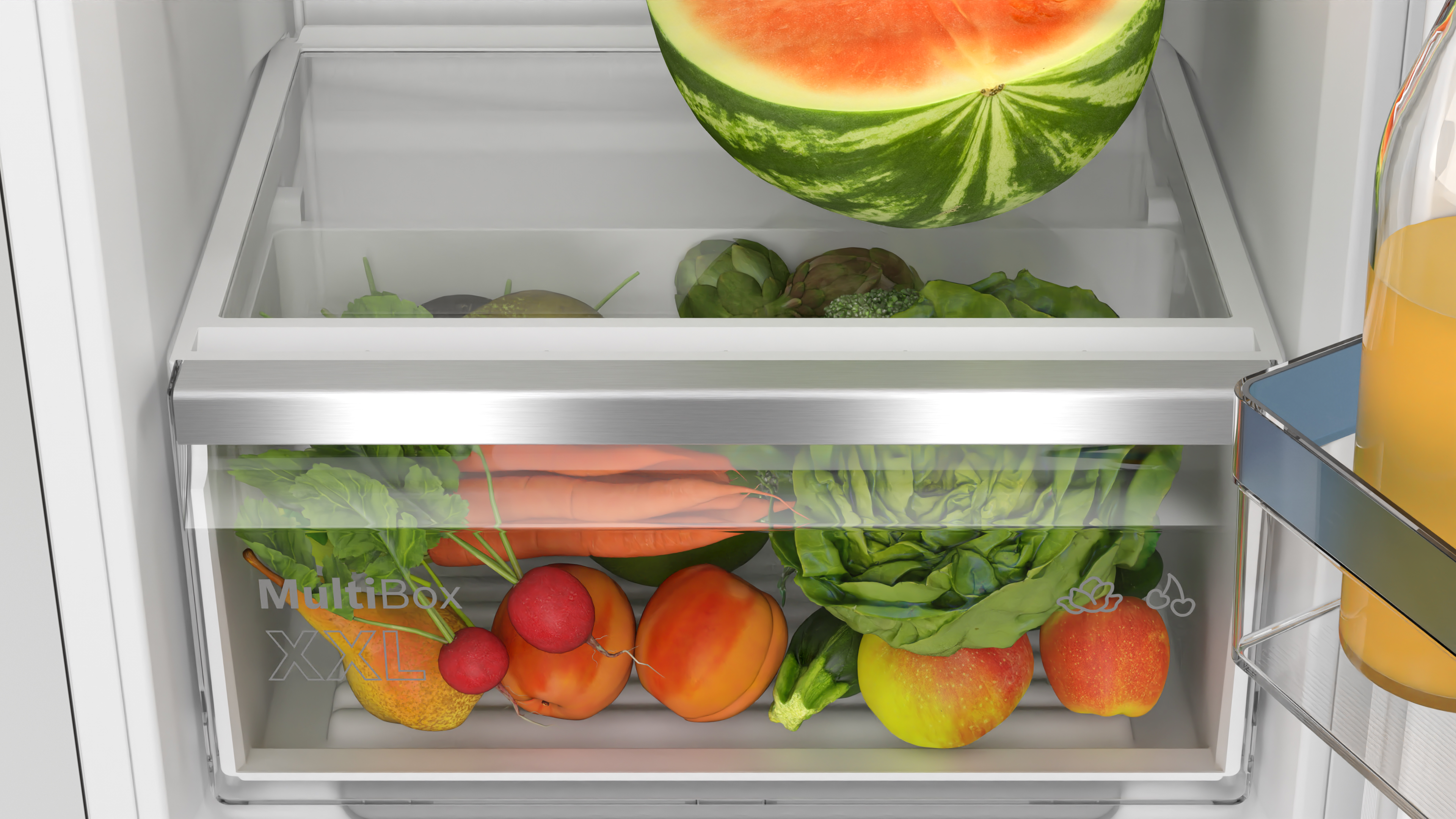 Nahaufnahme einer Kühlschublade mit Gemüse und Obst.