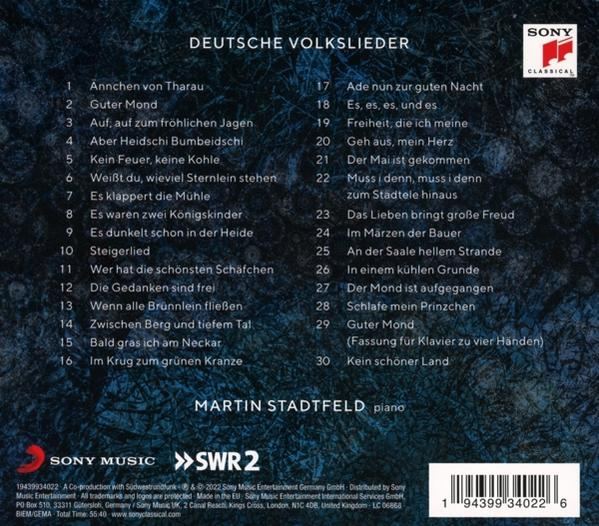 CD mit Titelliste und Künstlerinformationen auf dunklem Hintergrund.