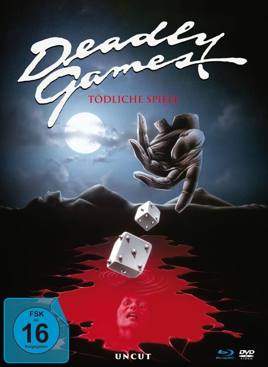 Filmposter: Eine Hand mit Würfeln über blutigem Boden, ein Gesicht im Blut. Titel: 'Deadly Games'.
