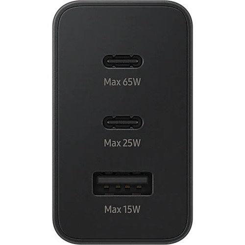 Watt cinsinden etiketlenmiş üç USB-C ve USB bağlantı noktasına sahip siyah bir güç adaptörü.