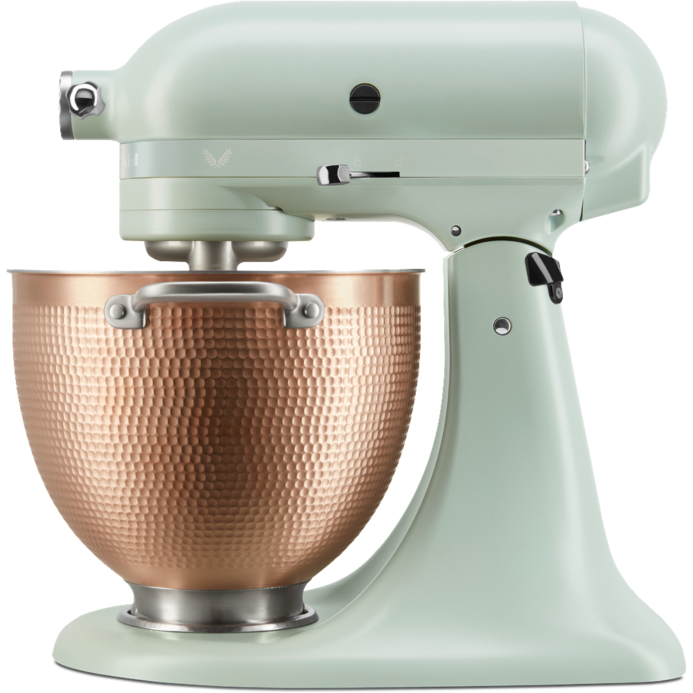 Minzgrüner KitchenAid-Küchenmixer mit Kupfer-Schüssel, auf weißem Hintergrund.