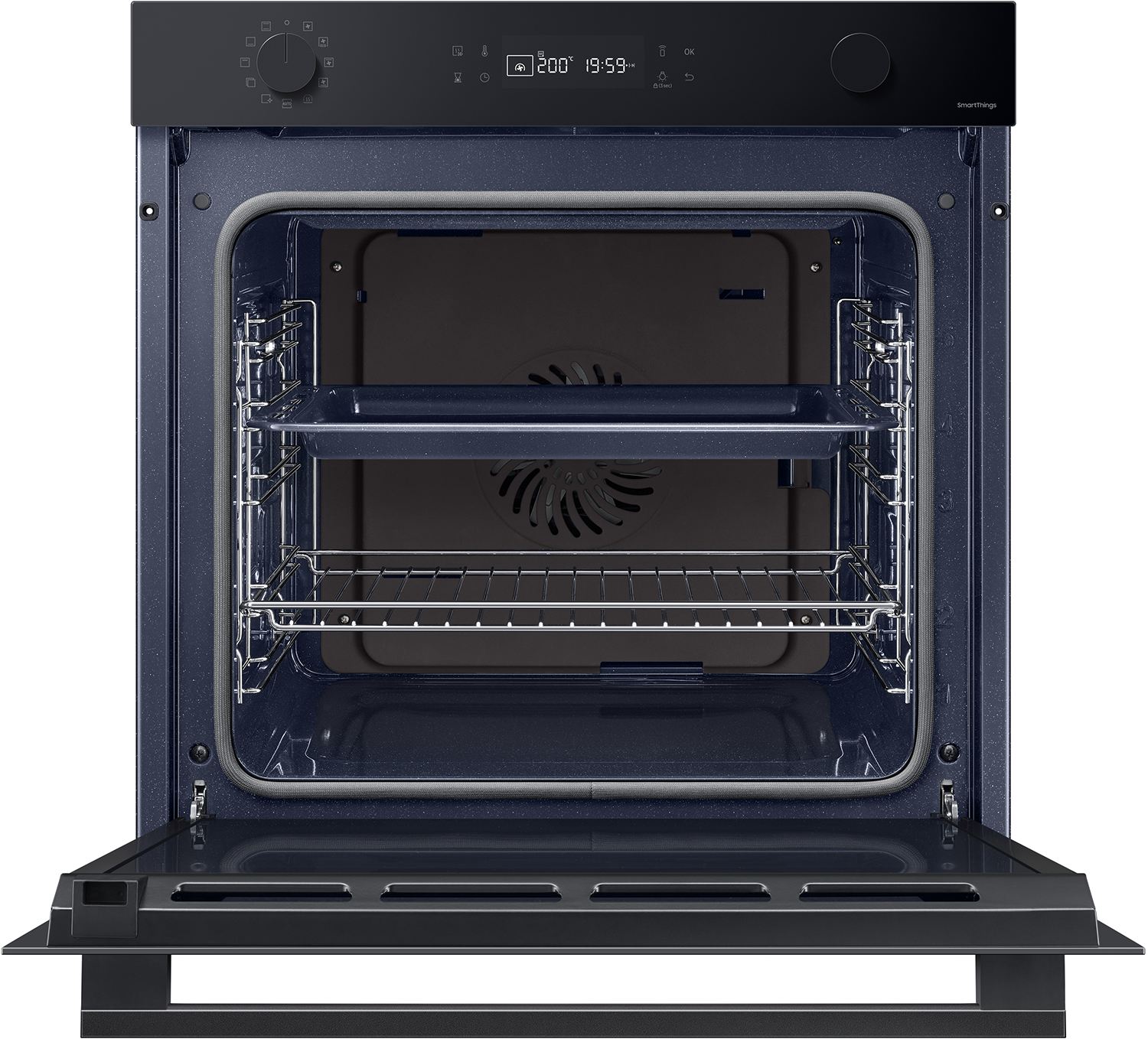Een open zwarte oven met rekken binnenin. Bedieningspaneel aan de bovenkant.