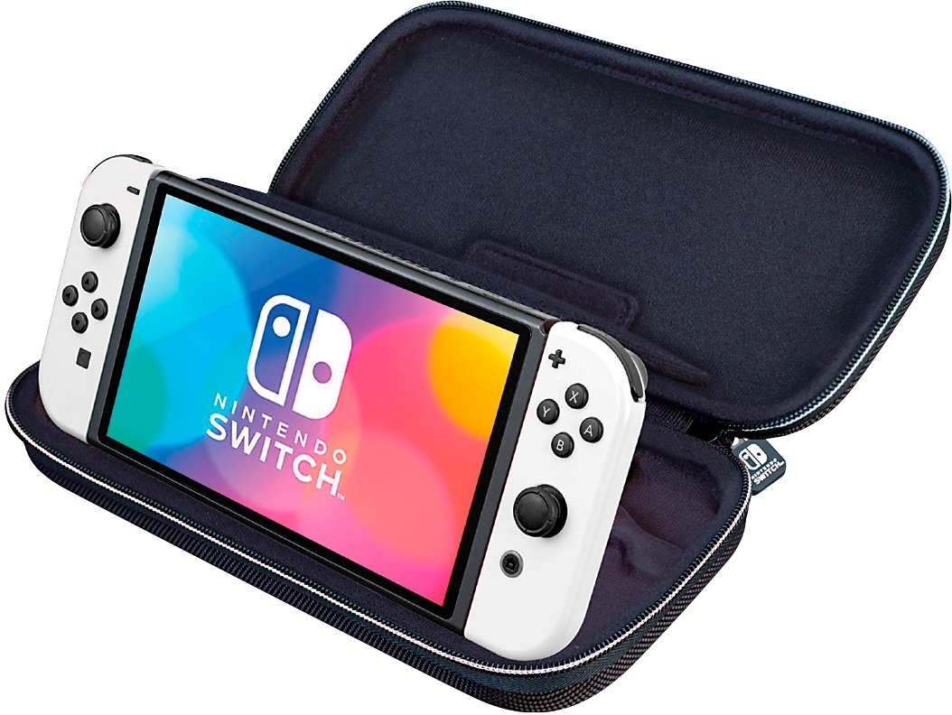 Weiße Nintendo Switch Konsole in einer schwarzen und blauen Tragetasche, offen.