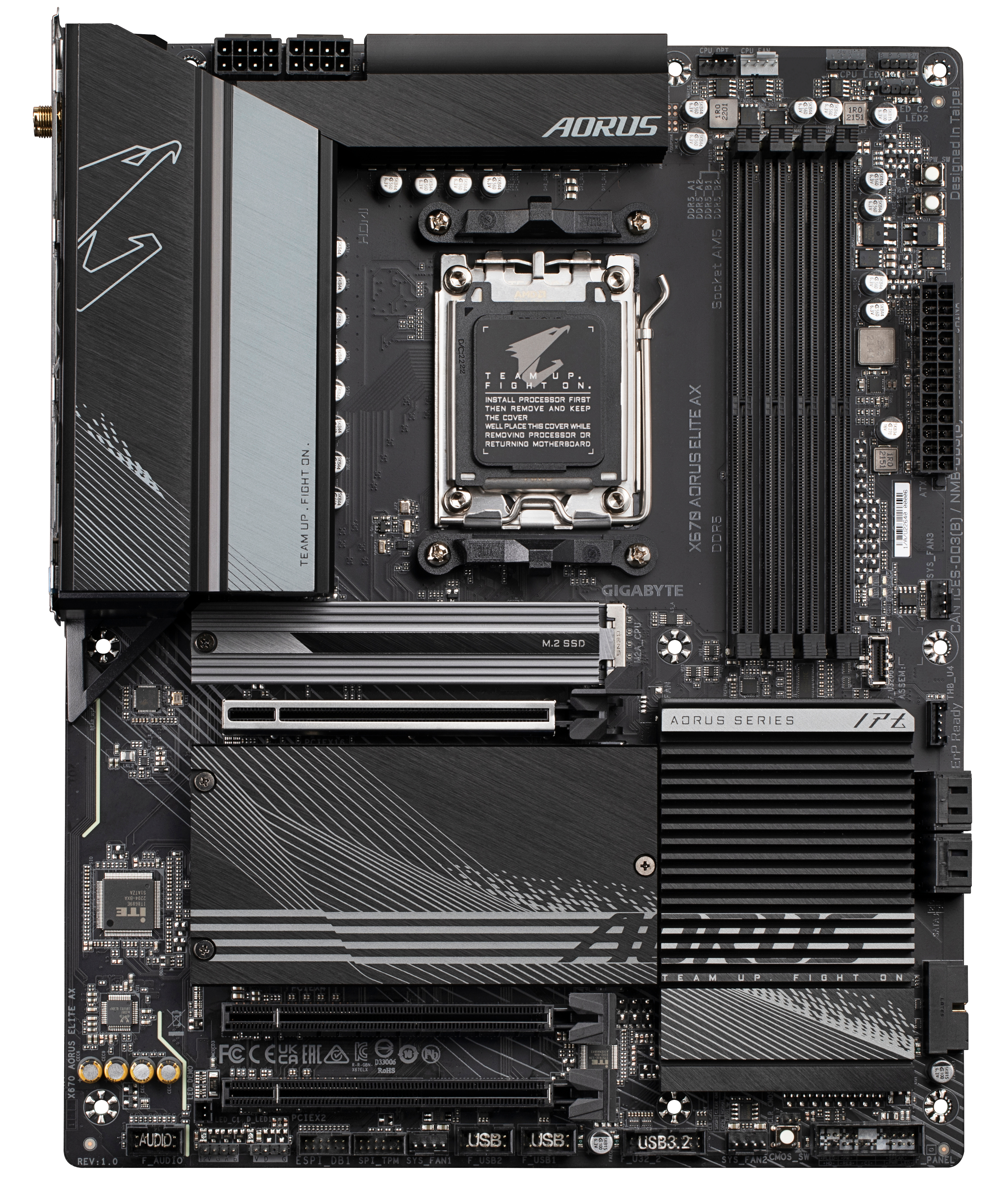 Computer-Motherboard. Schwarz mit Silber- und Grauakzenten. Verschiedene Steckplätze und Anschlüsse sind sichtbar.