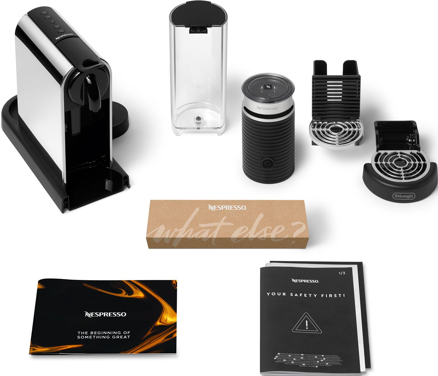 Componenti della macchina da caffè: macchina, serbatoio dell'acqua, montalatte e accessori.