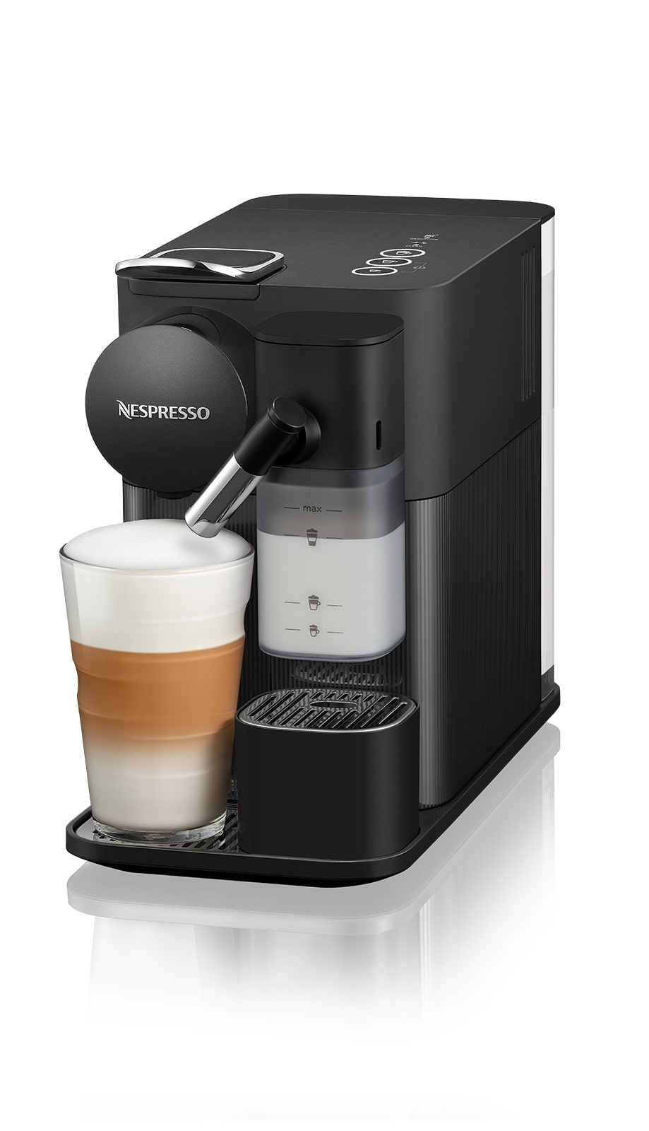 Süt kabı ve bir fincan kahve ile siyah bir Nespresso kahve makinesi.