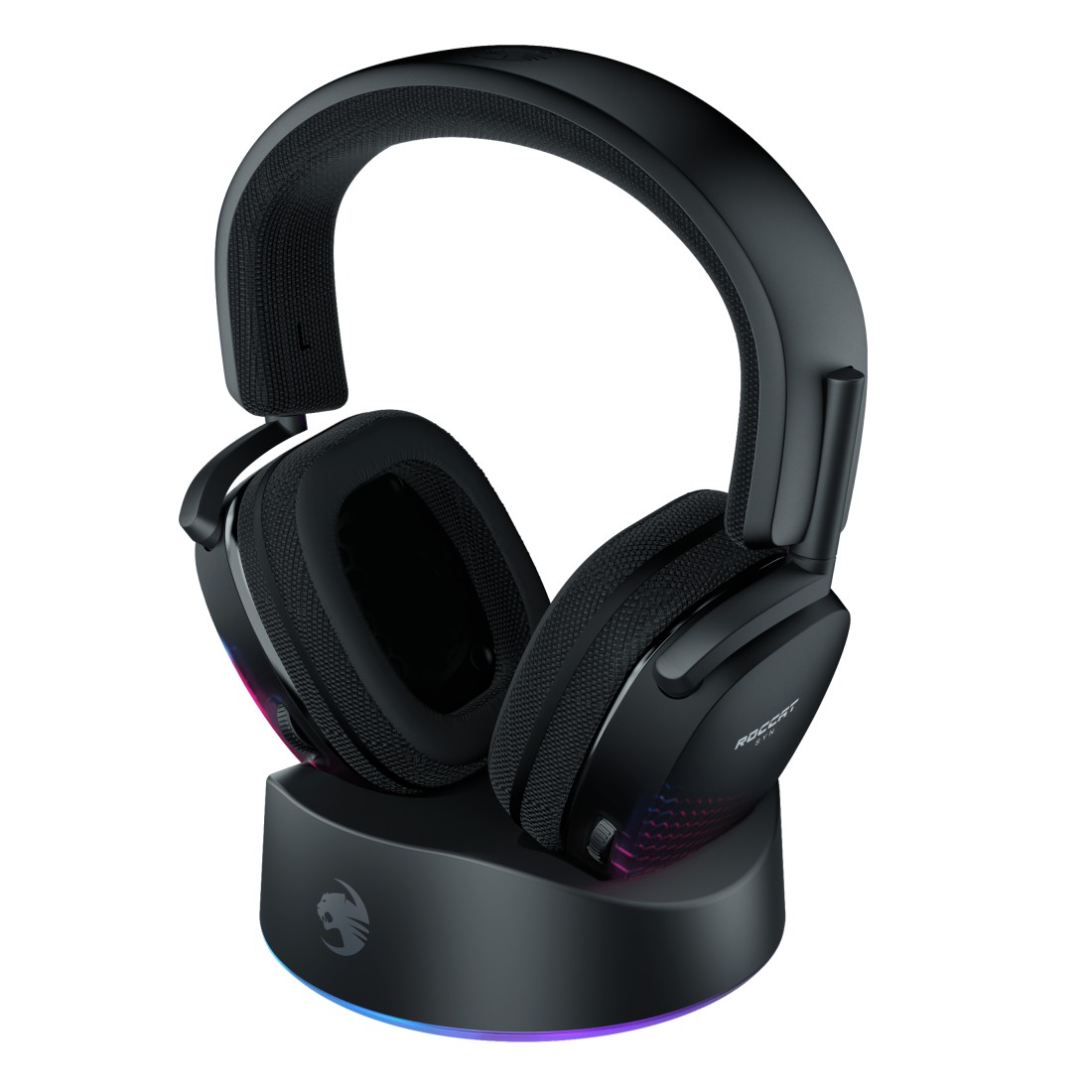 Schwarzes Gaming-Headset auf einer schwarzen Ladestation. Die Basis hat ein Logo und farbige Beleuchtung.