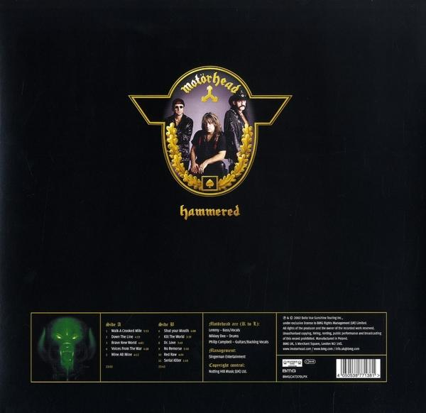 Motörhead album borítója, fekete háttér, zenekar tagjai, 'hammered' albumcím, számlista.