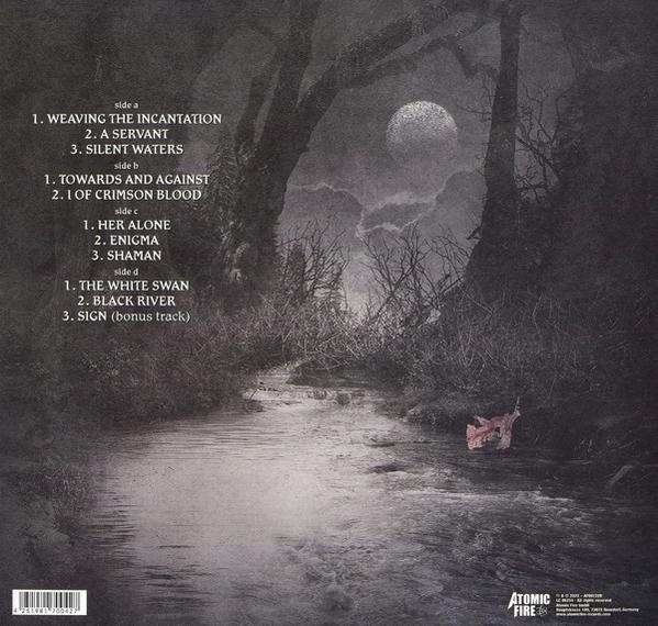 Albumcover mit Songliste in einer dunklen Szene mit Bäumen, einem Fluss und einem Mond.