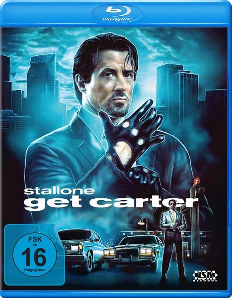 Sylvester Stallone auf einem Blu-ray-Cover. Er trägt schwarze Handschuhe. Autos, Wolkenkratzer und ein Mann im Anzug sind im Hintergrund.