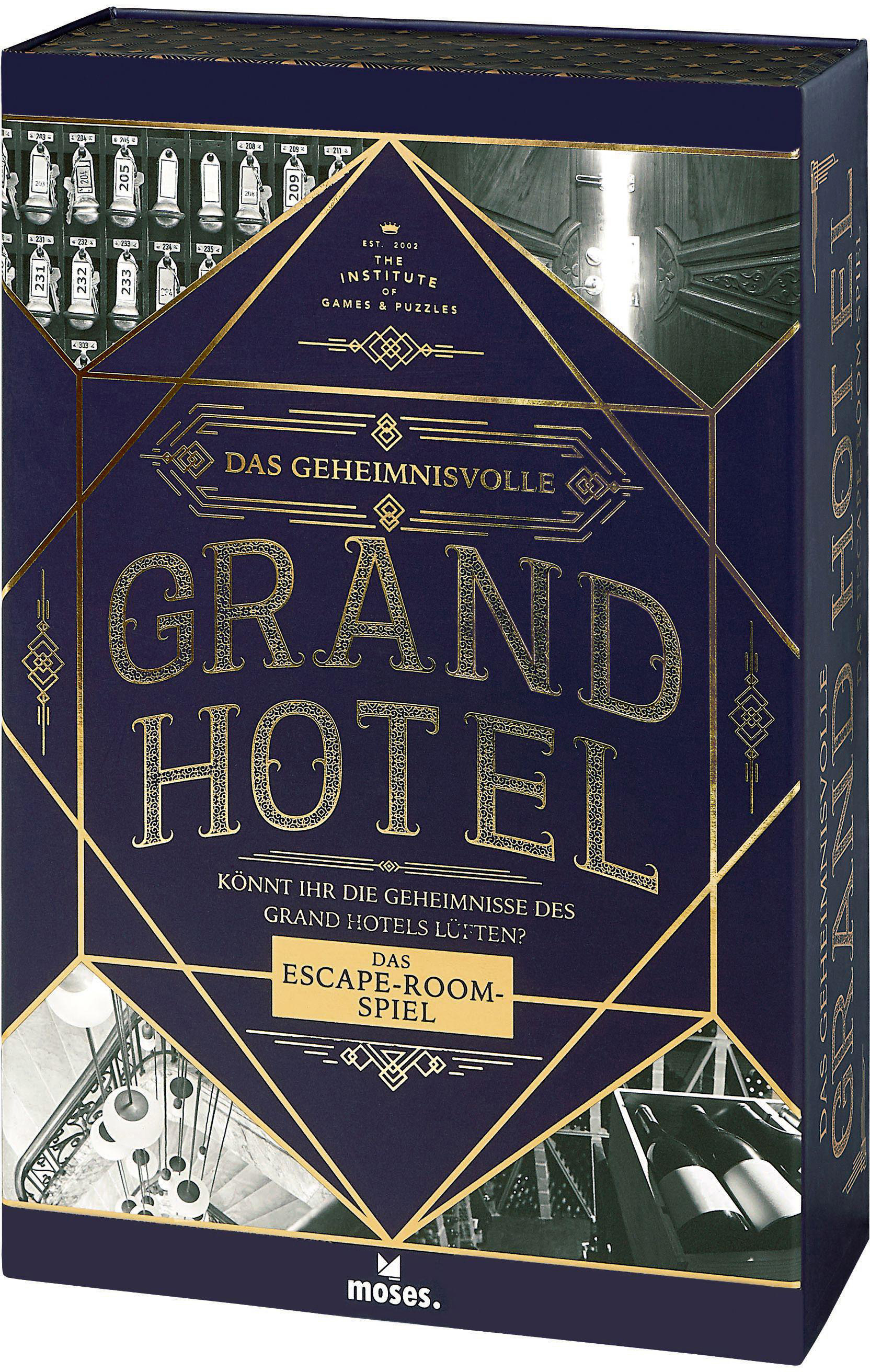 Schachtel eines Brettspiels mit Text und Bildern eines Hotelinterieurs. Die Schachtel ist dunkelblau.