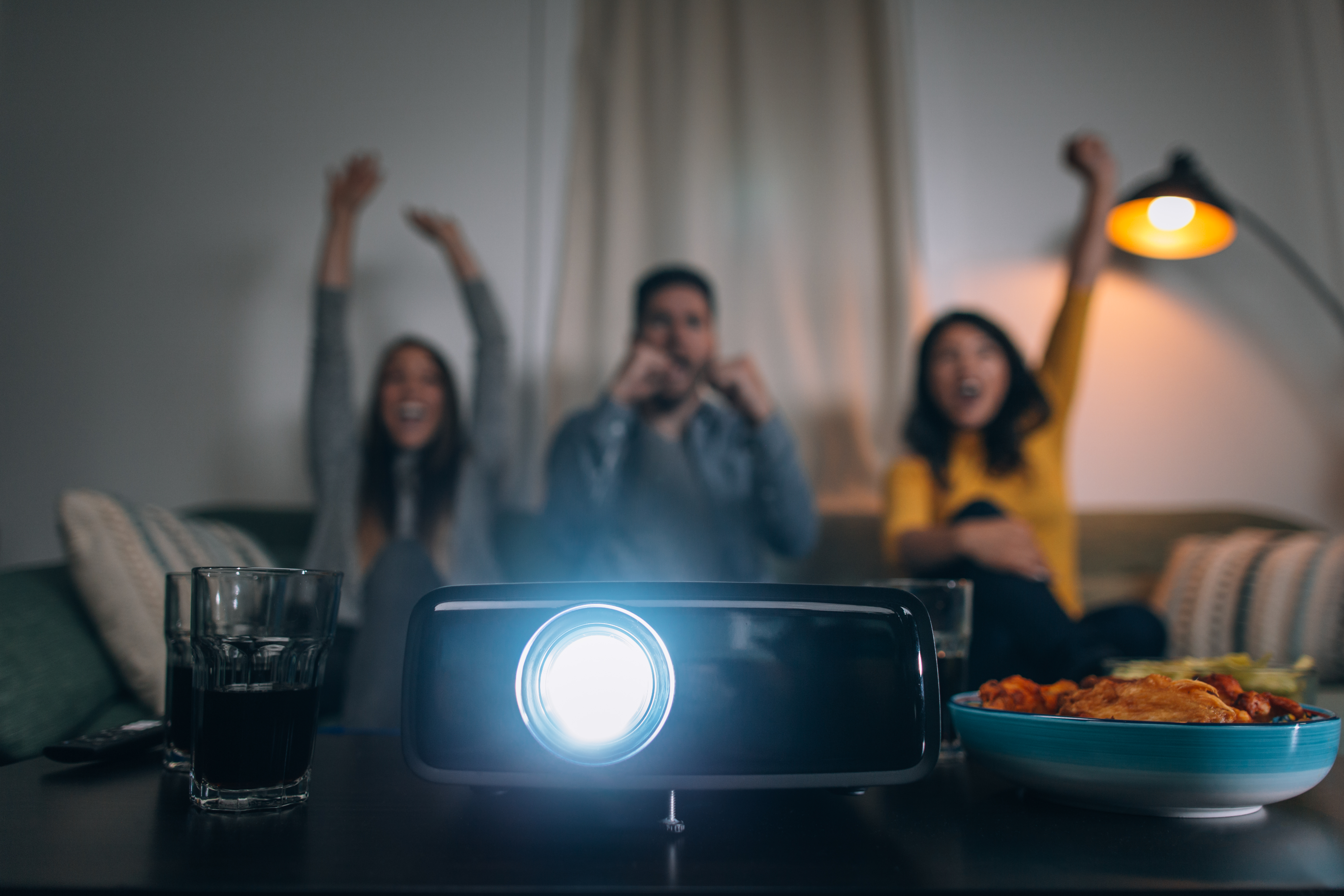 PHILIPS NeoPix 720 Beamer mit Android TV Beamer(Full-HD, 700 Lumen, WLAN)