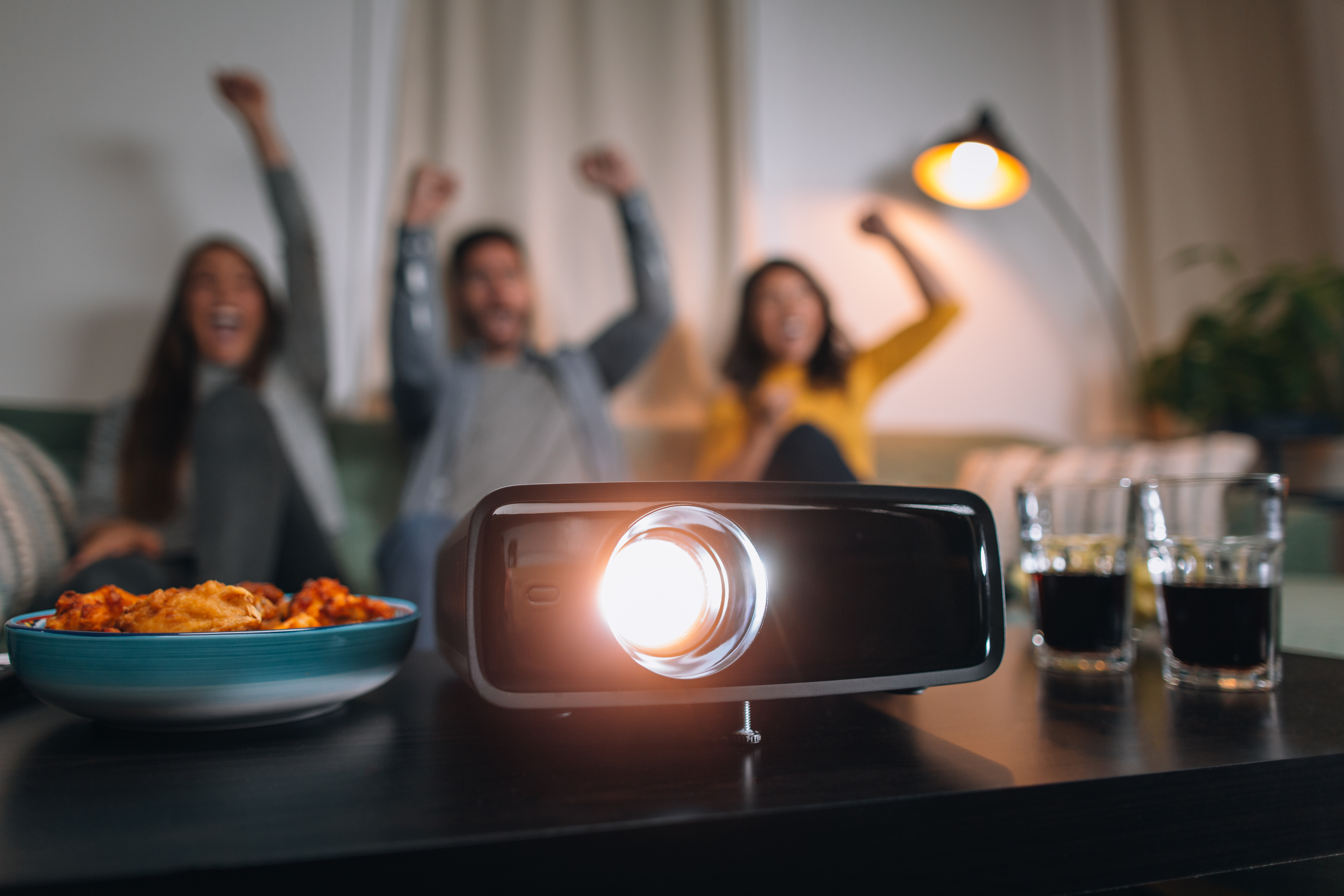PHILIPS NeoPix 720 Beamer mit Android TV Beamer(Full-HD, 700 Lumen, WLAN)