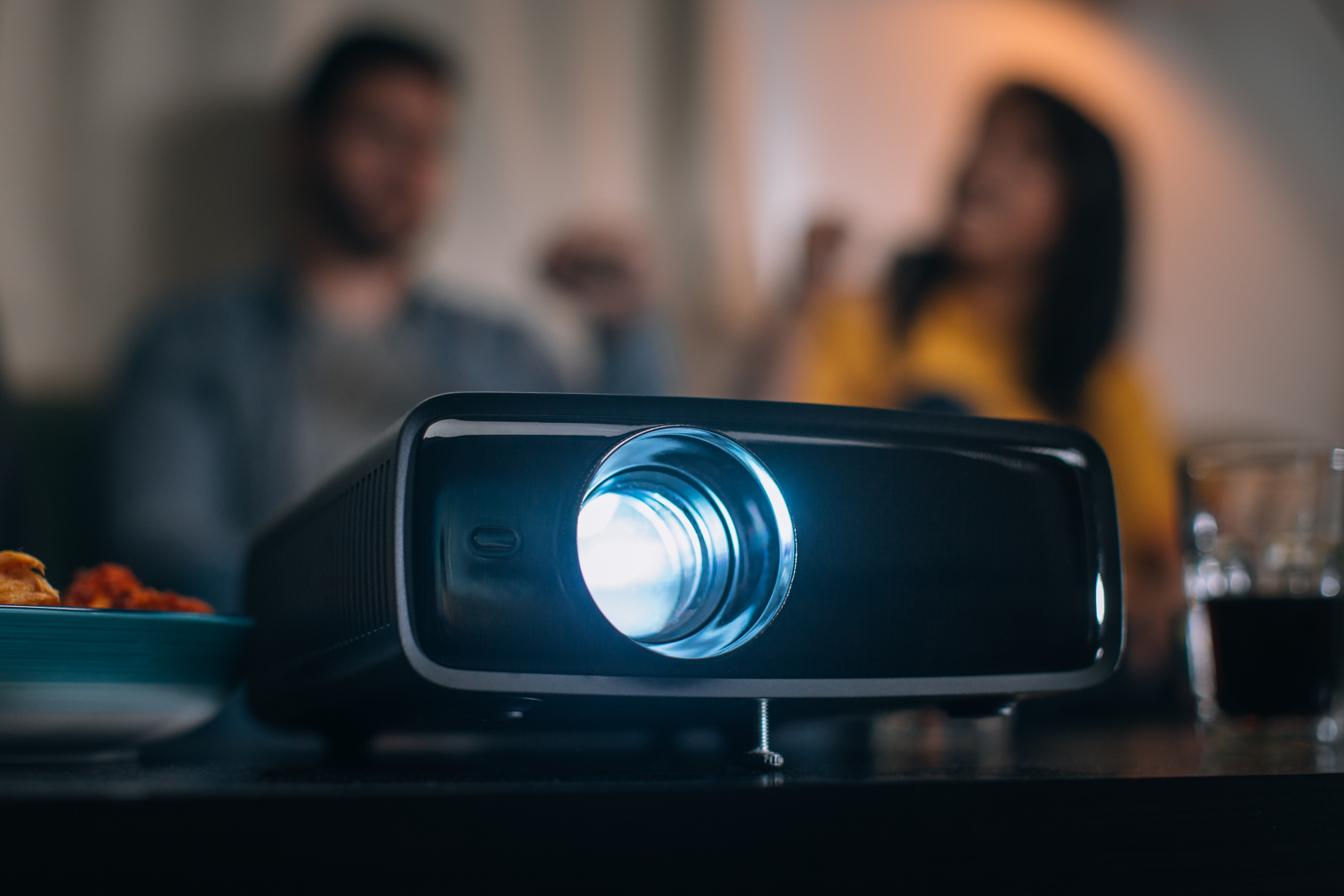 PHILIPS NeoPix 720 Beamer mit Android TV Beamer(Full-HD, 700 Lumen, WLAN)