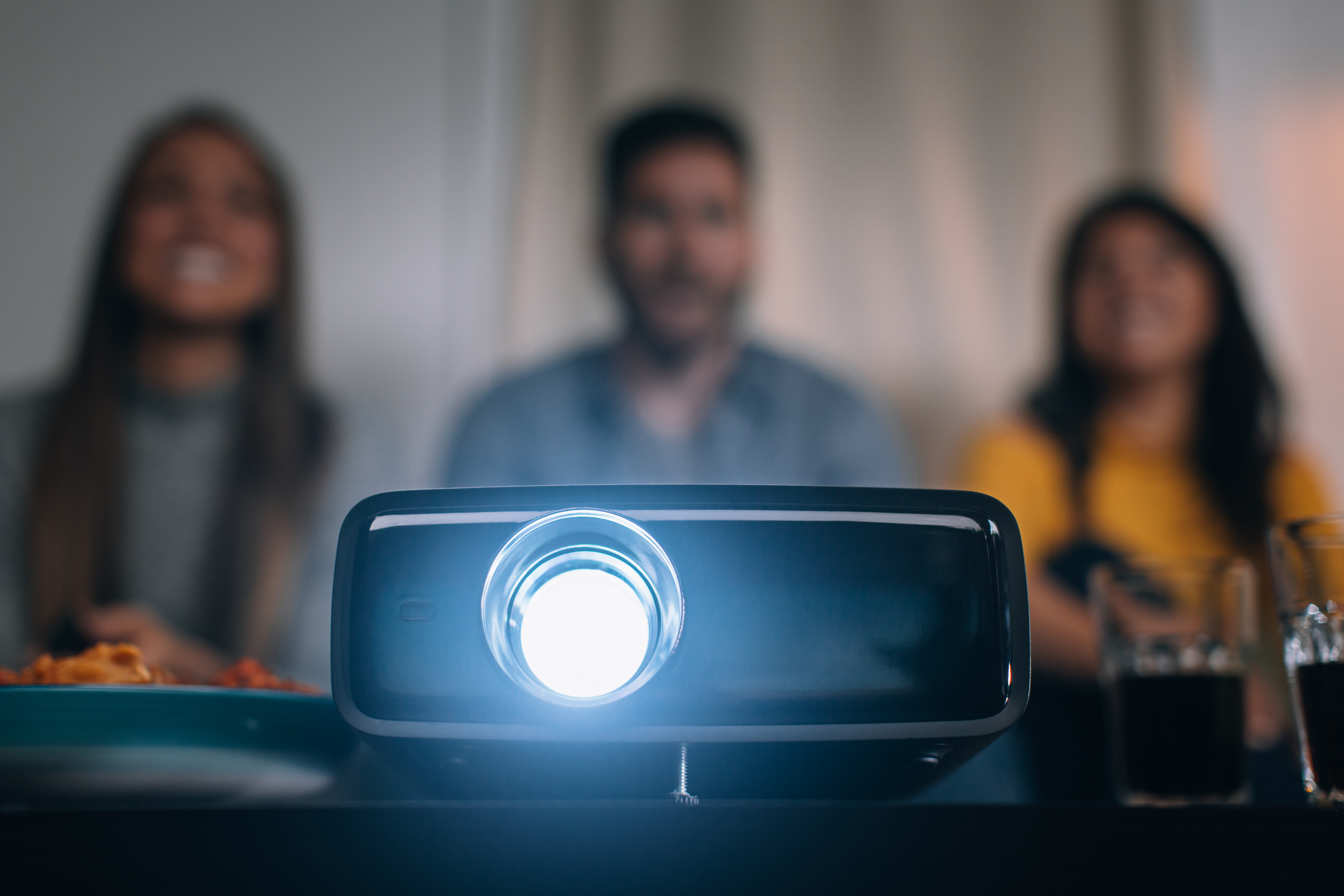 PHILIPS NeoPix 720 Beamer mit Android TV Beamer(Full-HD, 700 Lumen, WLAN)