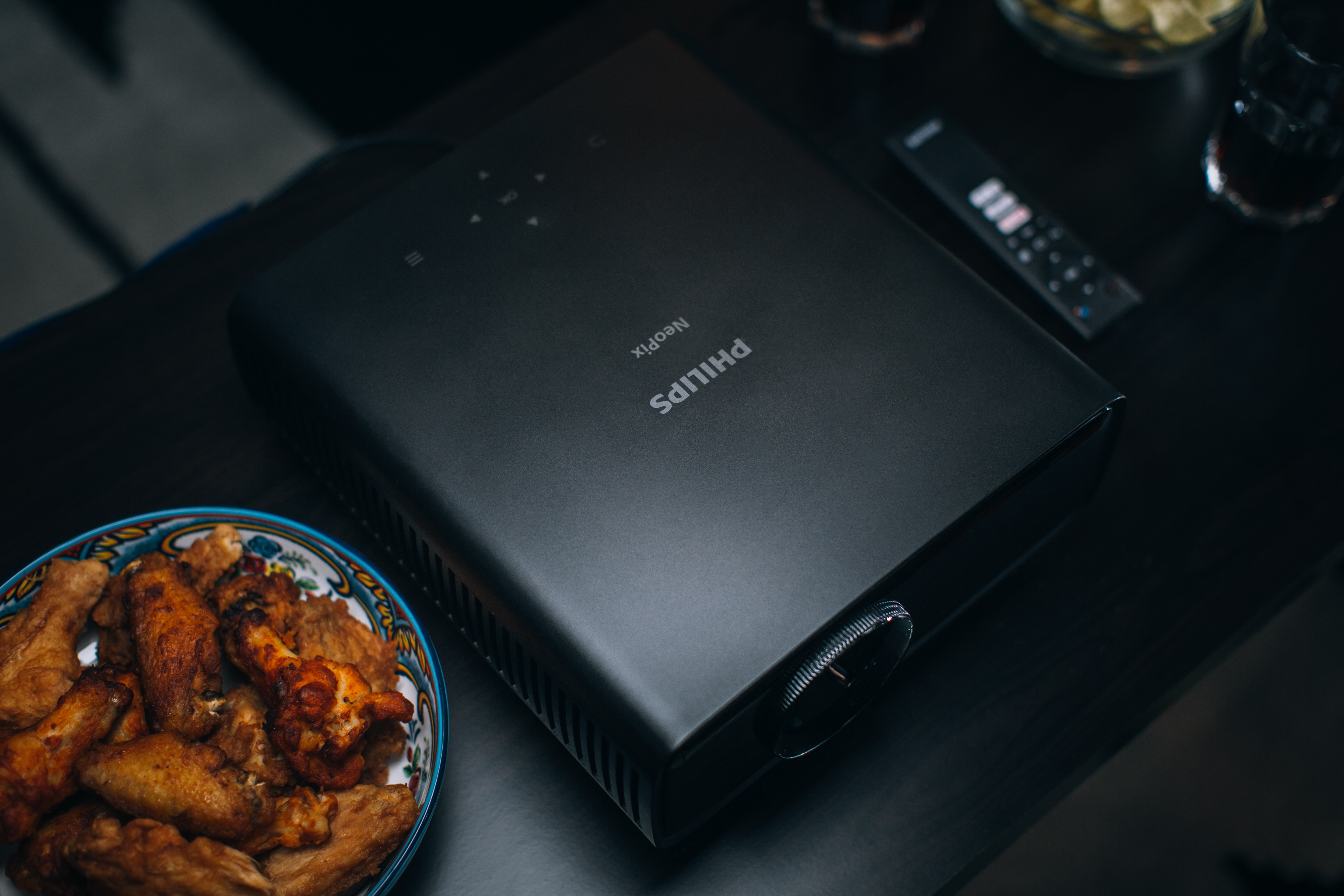 PHILIPS NeoPix 720 Beamer mit Android TV Beamer(Full-HD, 700 Lumen, WLAN)