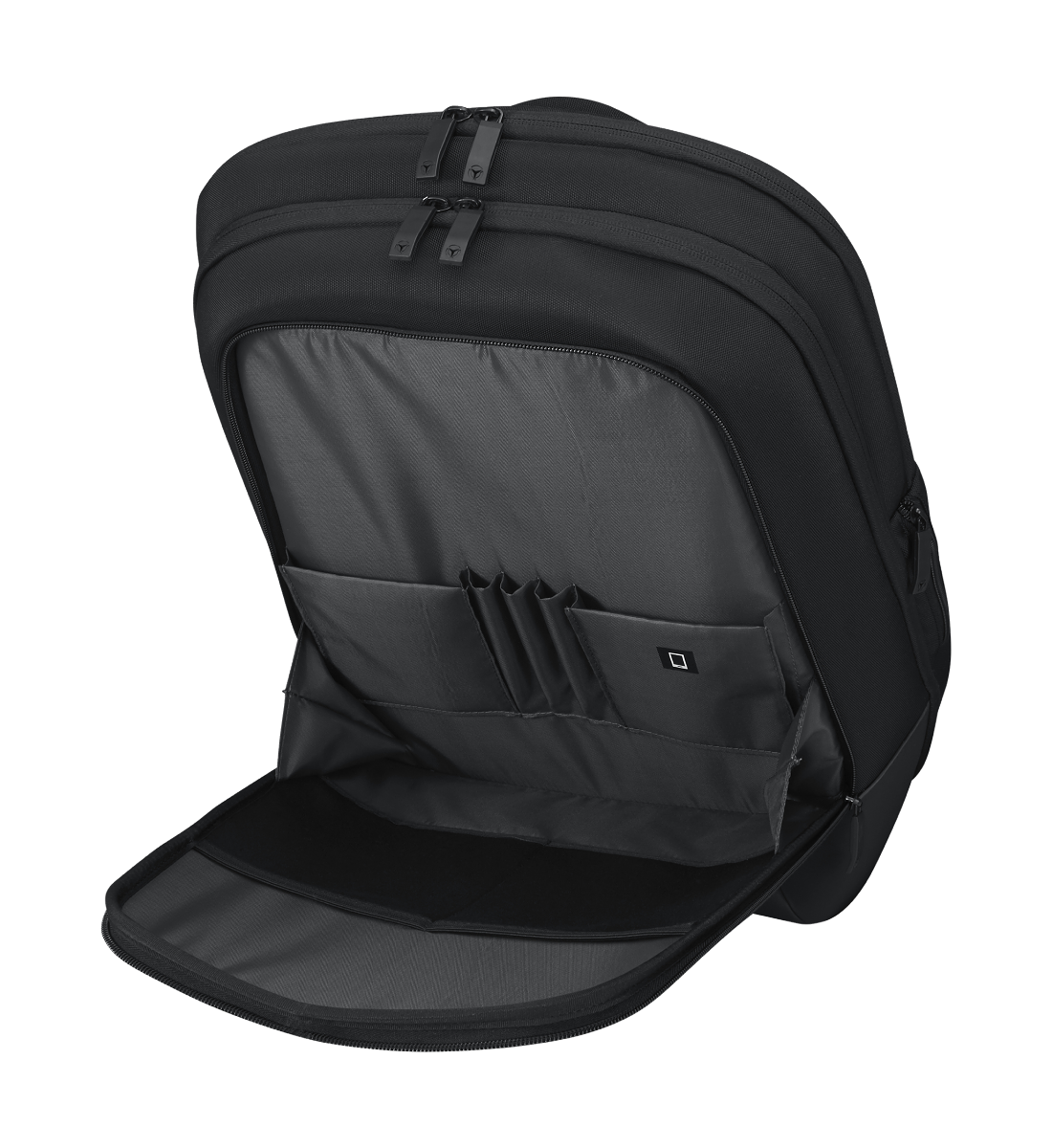 Mochila negra, abierta con compartimentos visibles. Interior oscuro, varios bolsillos.