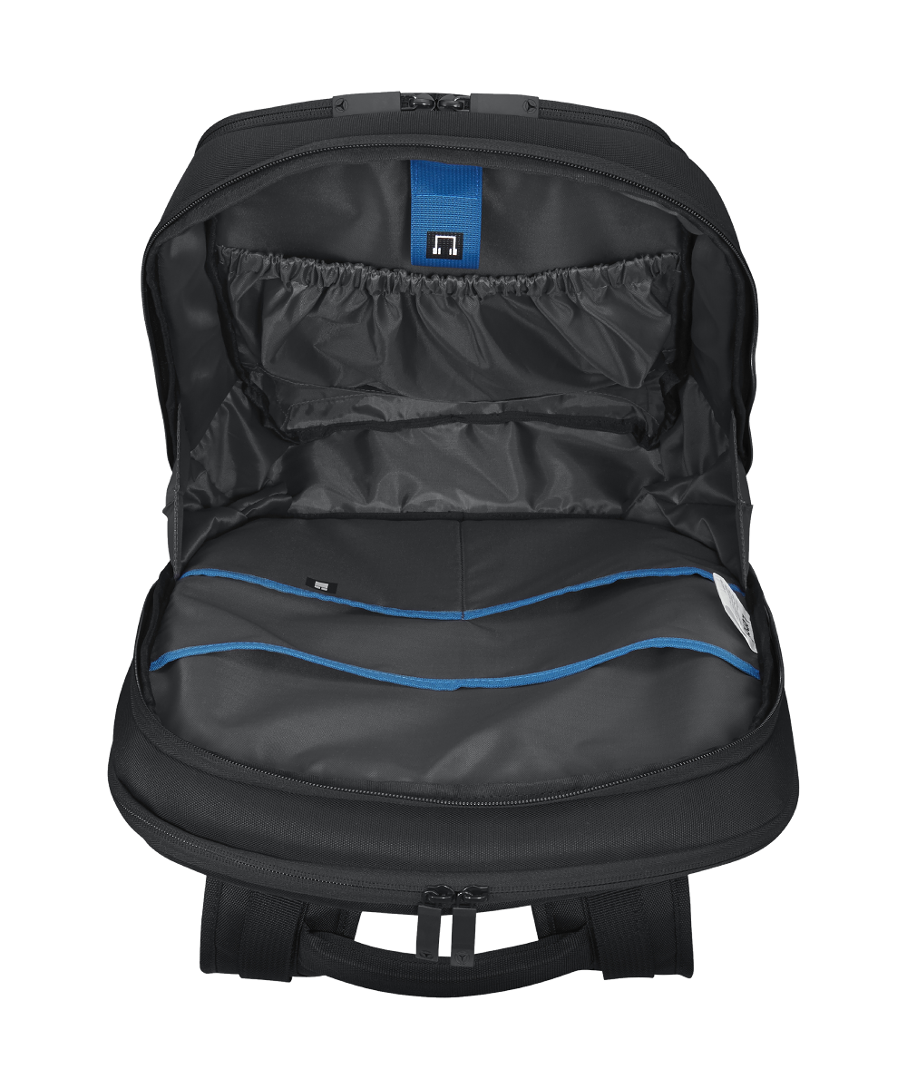 Mochila negra con su compartimento principal abierto. Forro azul visible en el interior. Se ven cremalleras y correas.