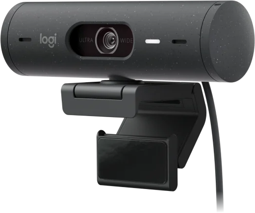 Fekete Logitech webkamera. Van rajta egy lencse, az 'Ultra Wide' felirat, és egy beépített rögzítő mechanizmus.