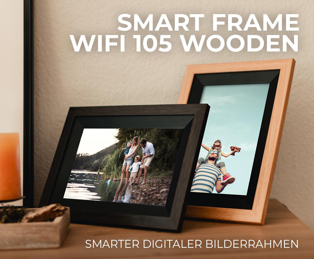 Zwei intelligente Holzrahmen mit Familienfotos. Einer ist dunkles Holz, der andere hell. Auf Holzoberfläche.