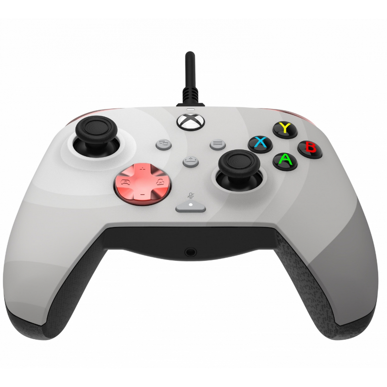 Un mando de Xbox blanco con detalles rojos y botones de colores, en ángulo sobre un fondo blanco.