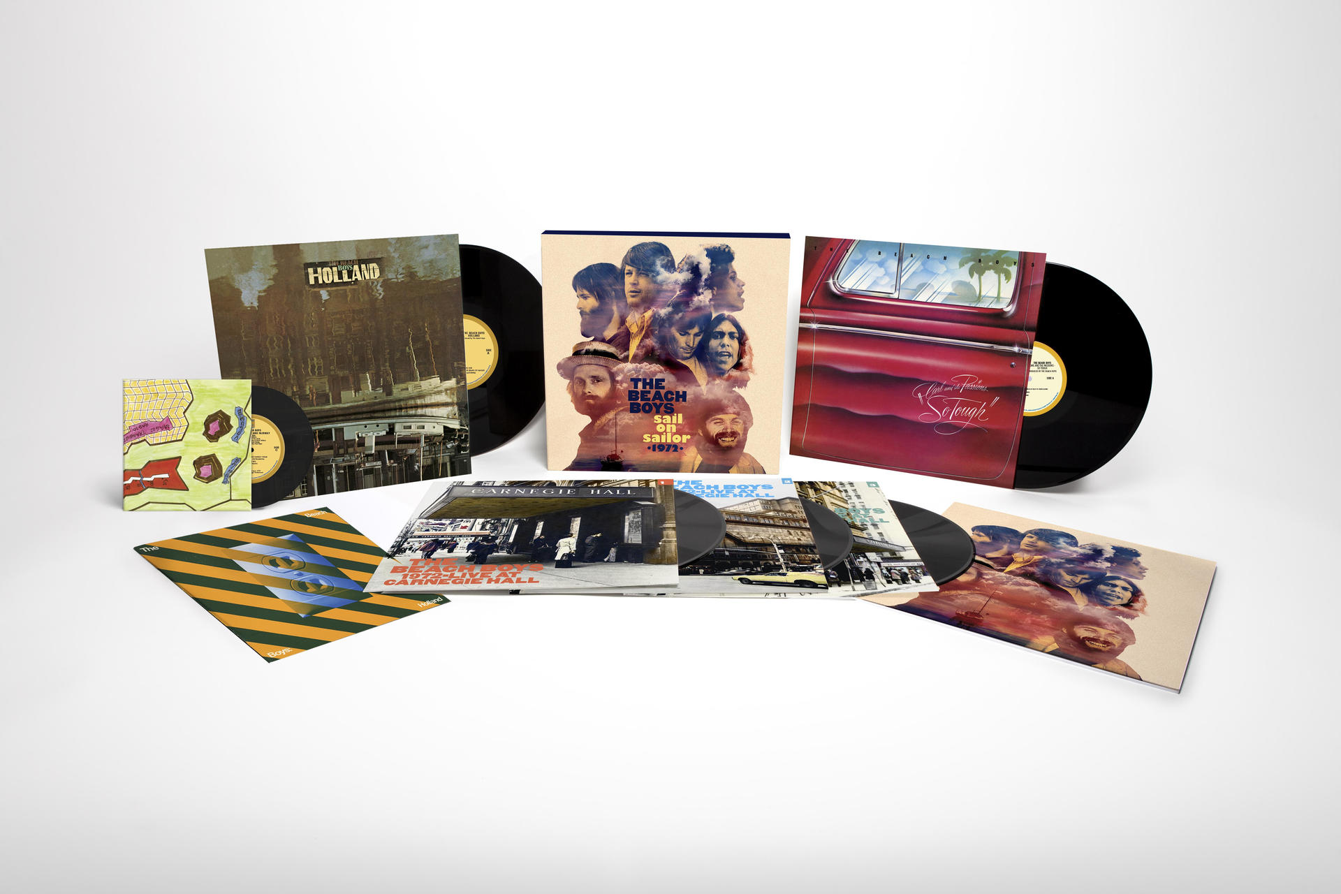 Eine Sammlung von Schallplatten, darunter Alben von The Beach Boys und The Beatles.