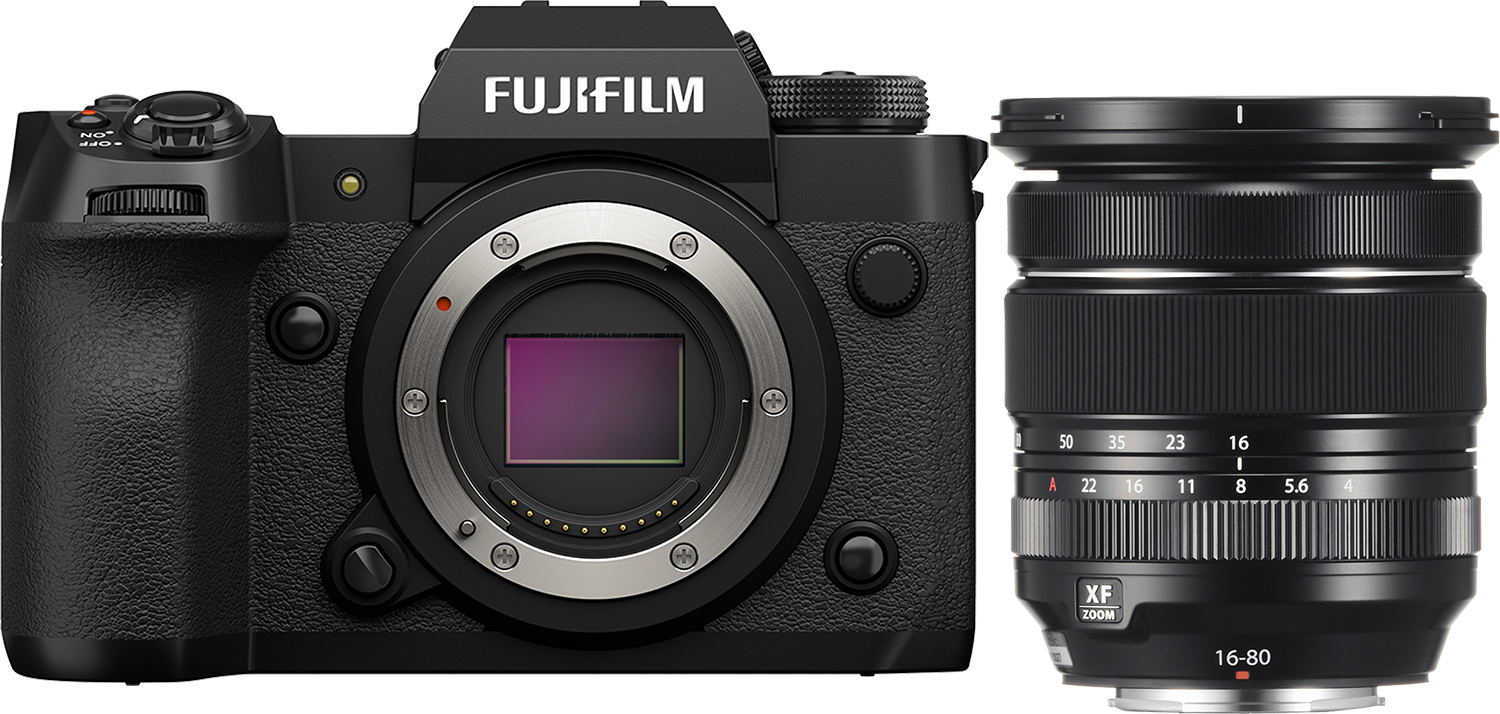 Fujifilm fényképezőgép csatlakoztatott objektívvel. Fekete váz, ezüst objektív, látható lencserészletek.