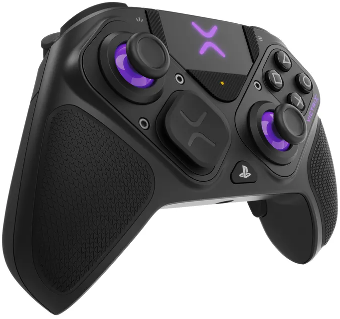 Ein schwarzer Victrix-Controller mit violetten Akzenten, mit Tasten und Joysticks, für PlayStation.