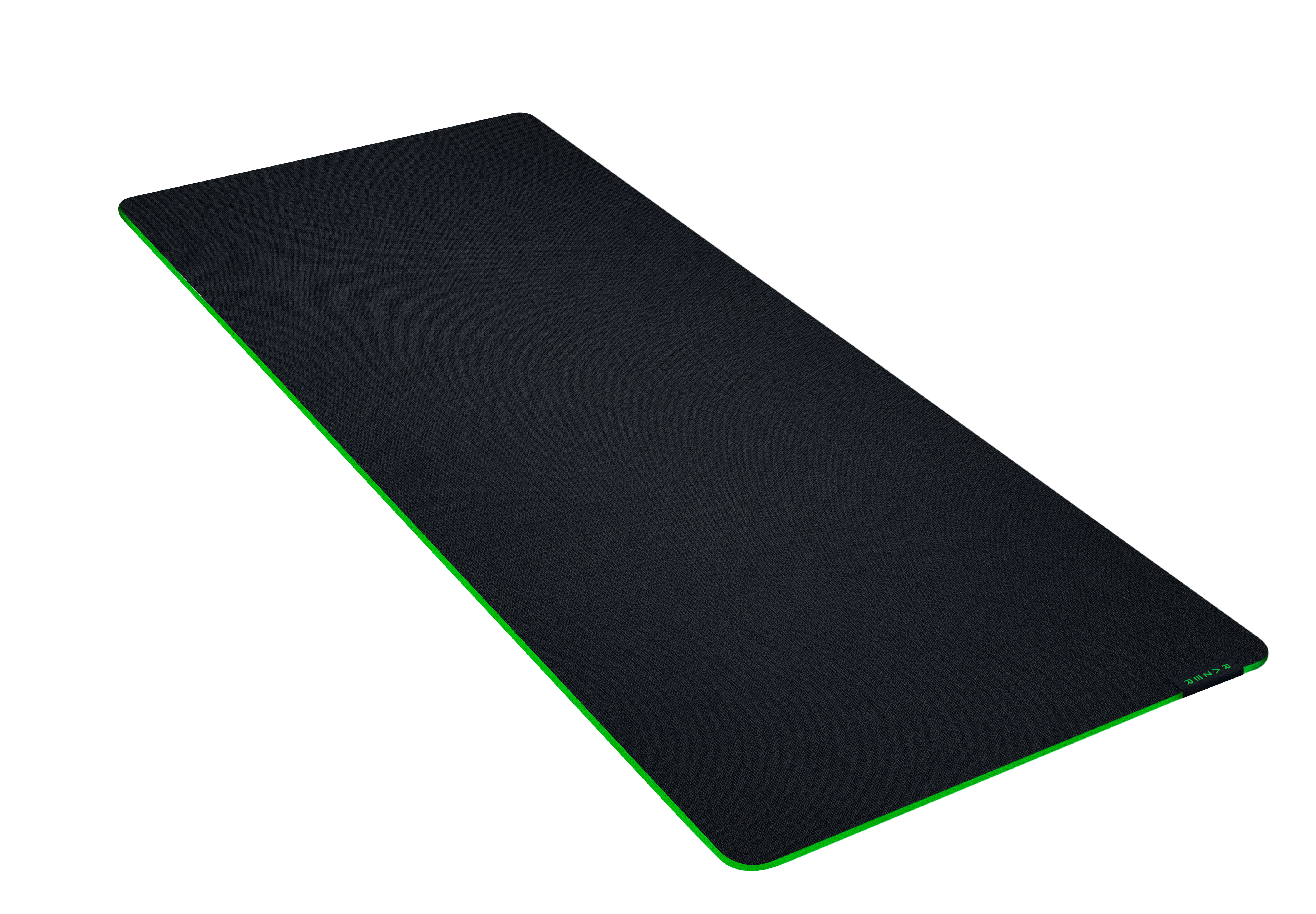 Yeşil kenarlı siyah mouse pad. Razer logosu. Siyah arka plan.