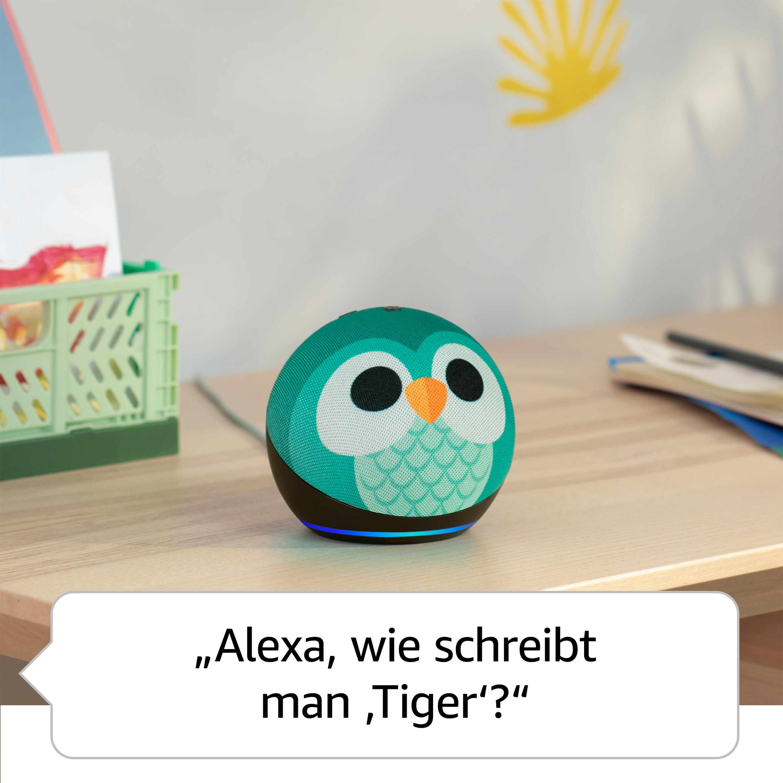 Eulen-Smart-Lautsprecher auf Holztisch mit Sprechblase auf Deutsch.
