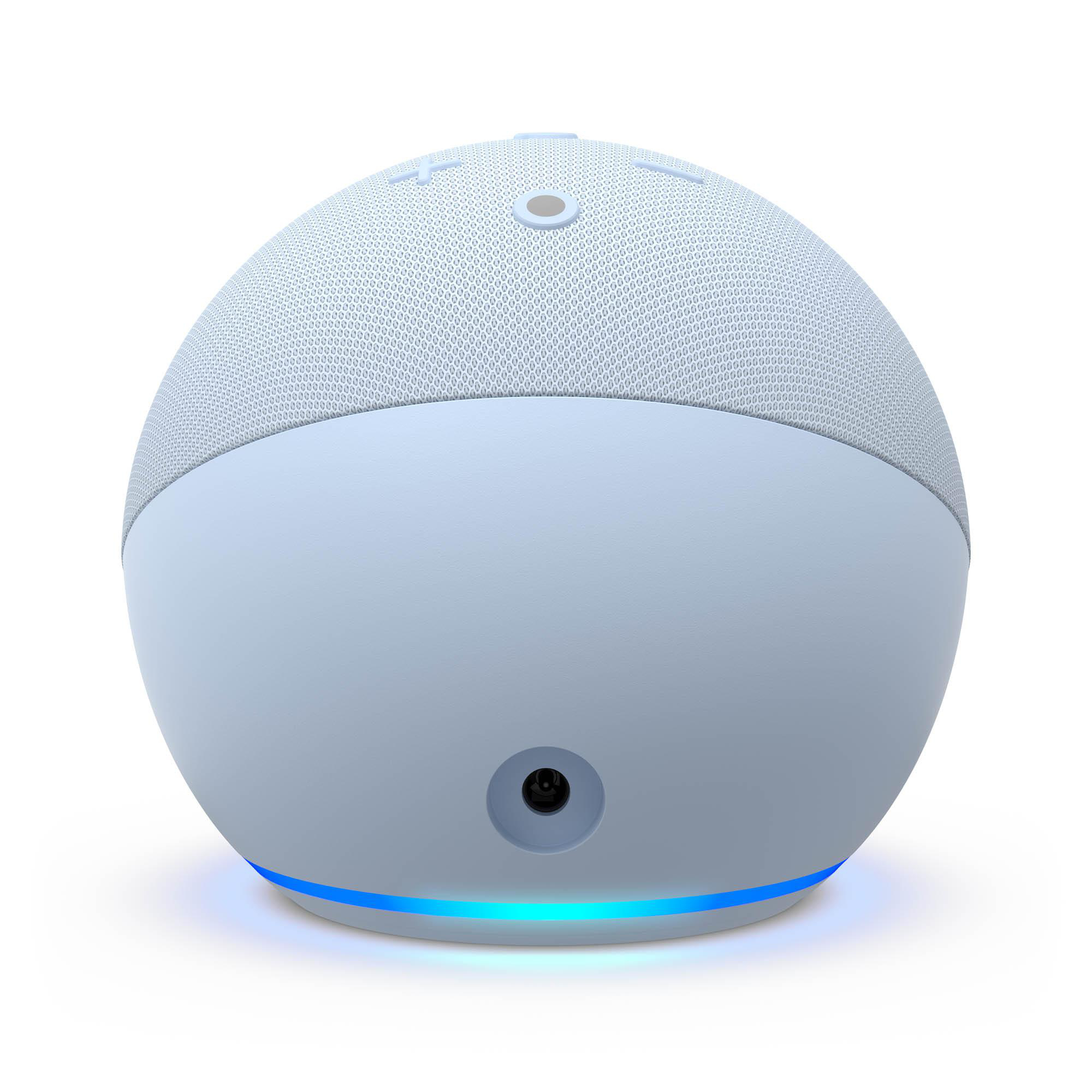 Ein hellblauer, kugelförmiger Smart Speaker mit blauem Lichtring an der Basis.