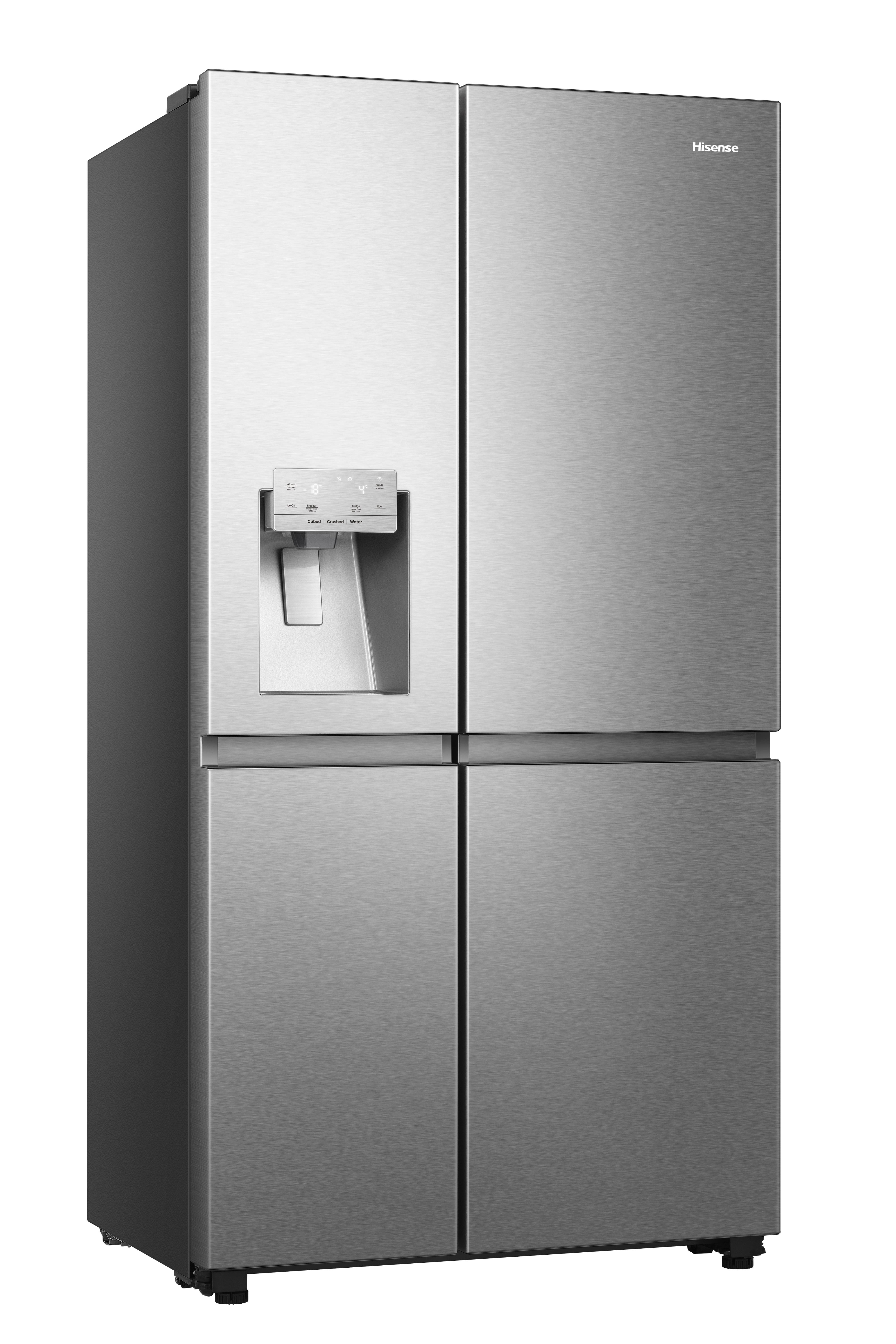 Hisense Kühlschrank, Edelstahl, vier Türen, Wasserspender, schwarzer Sockel, weißer Hintergrund.