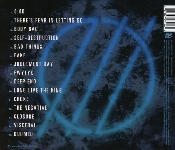 Rückseite einer CD mit blauem und schwarzem abstraktem Design und einer Liste von Songtiteln.