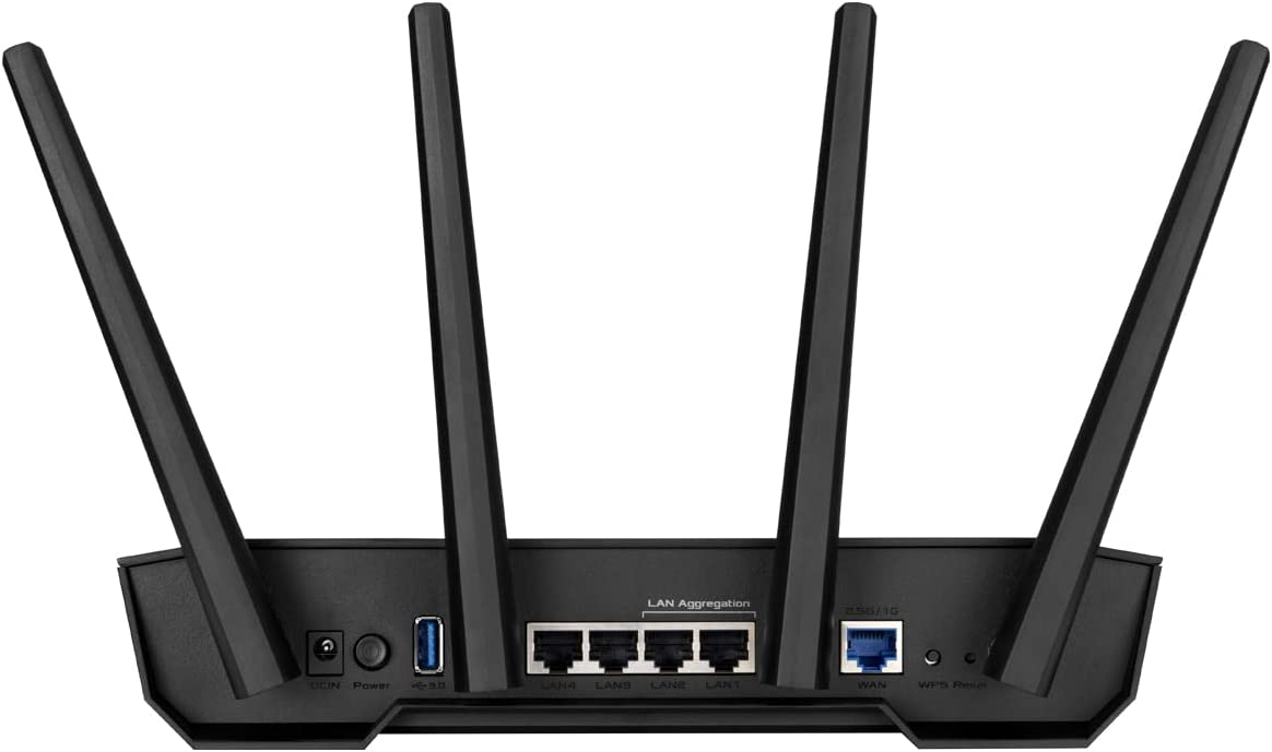 Hub USB-C noir avec ports HDMI, Ethernet, USB et USB-C, sur fond noir.