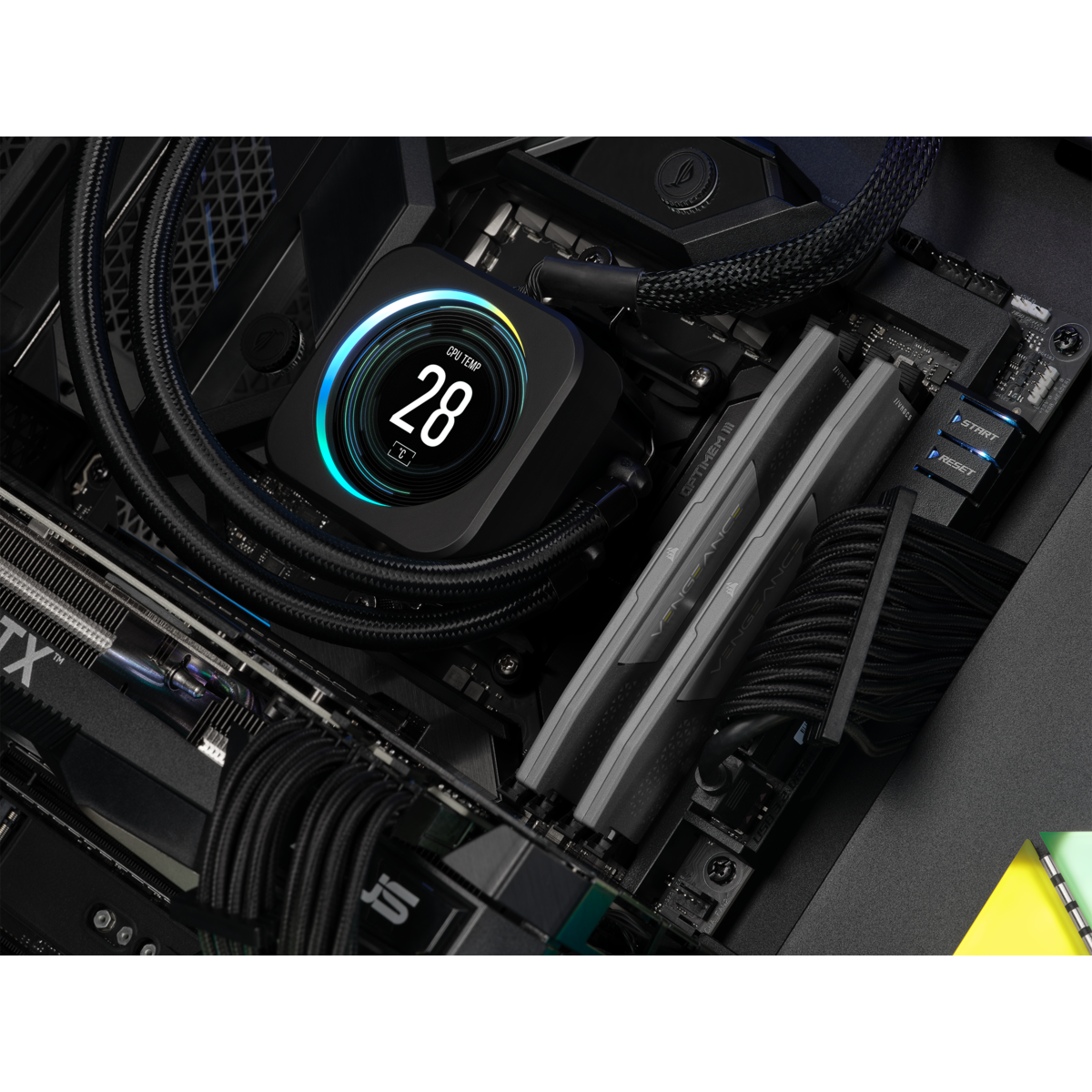 Computerkomponenten einschließlich eines CPU-Kühlers mit einem Bildschirm mit 28.