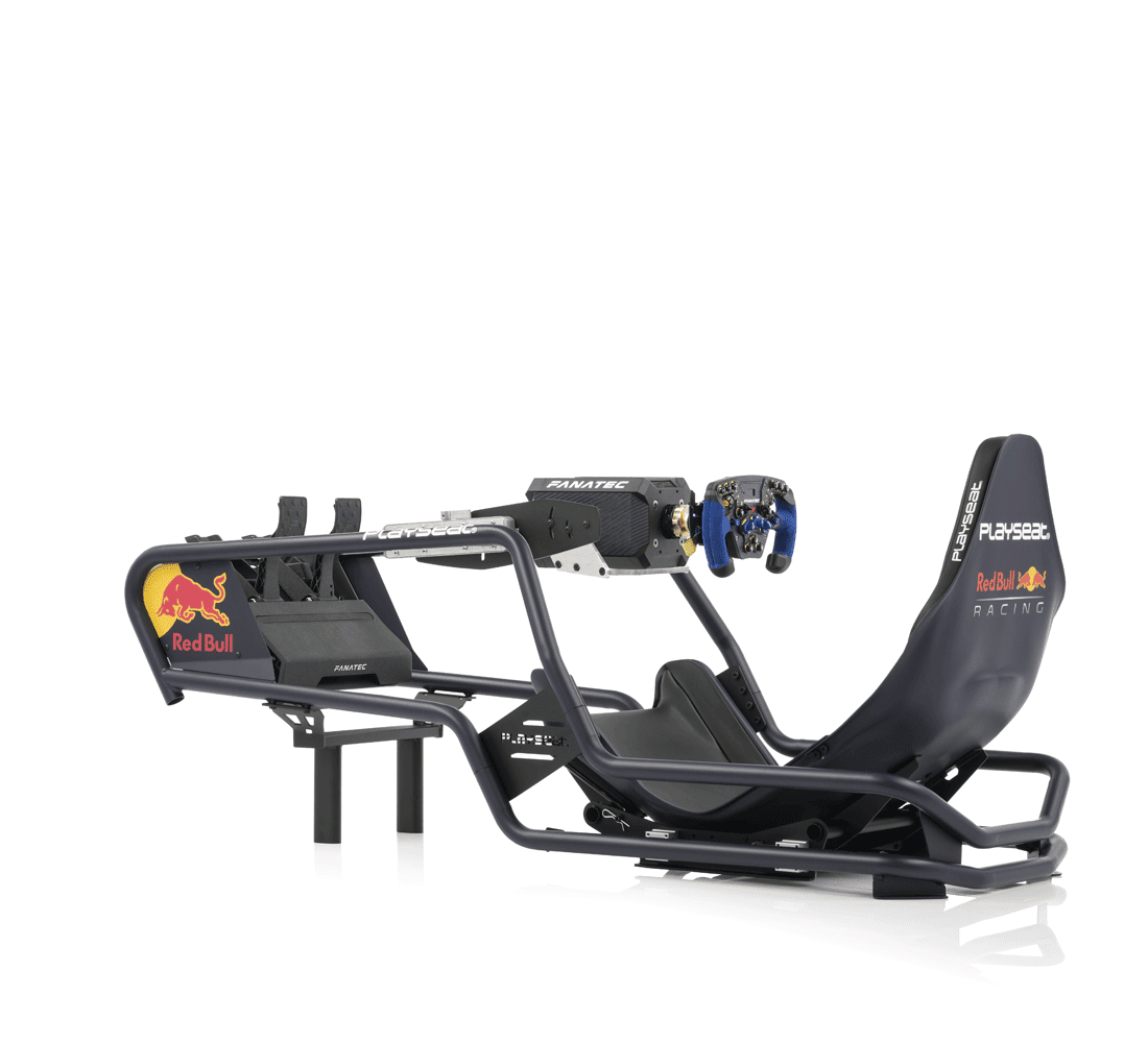 Silla de simulador de carreras negra con logo Red Bull, volante Fanatec y marco sobre fondo blanco.