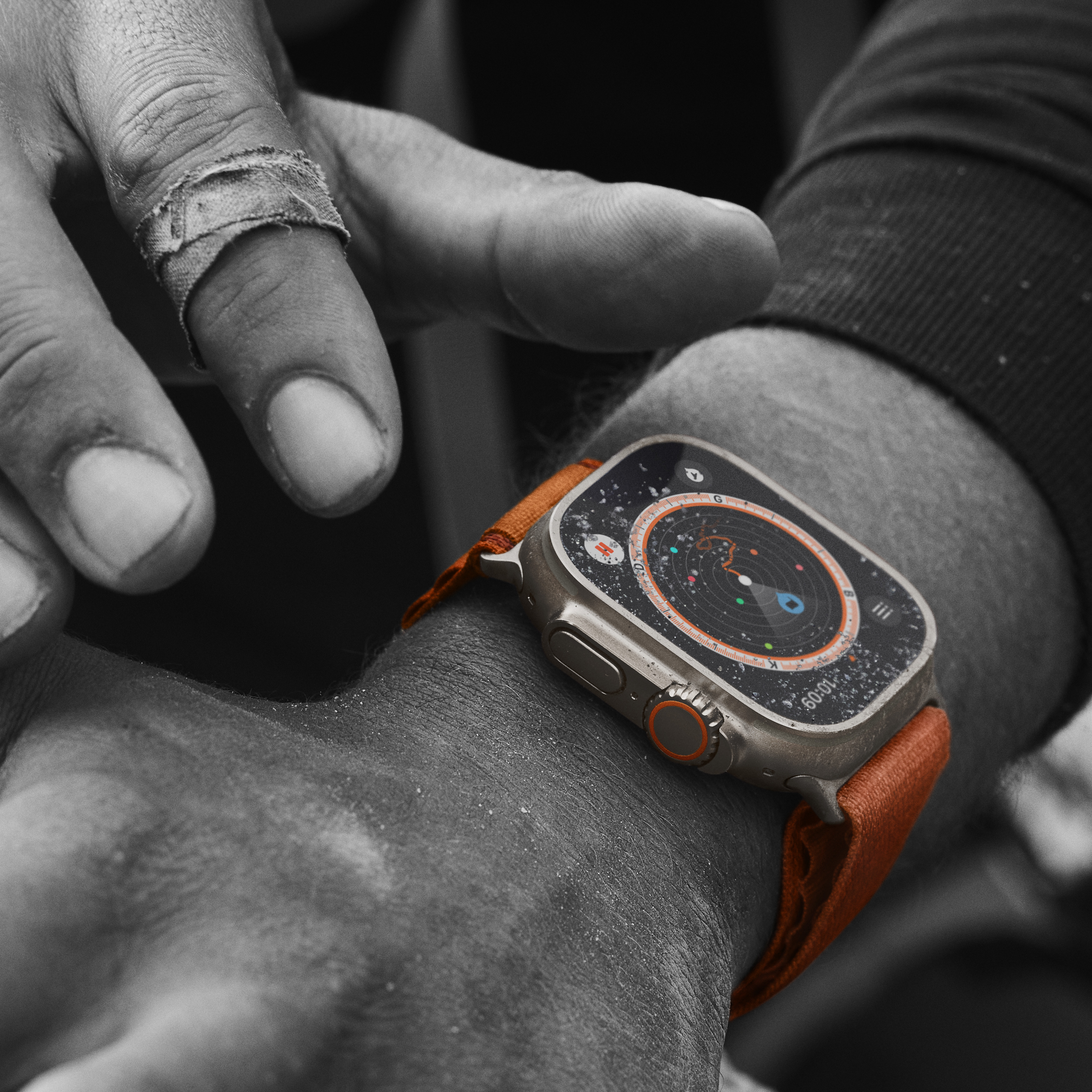 APPLE Watch Ultra GPS + Cellular 49 mm MNHJ3TU/A Titanyum Kasa ve Yeşil Alpine Loop - S