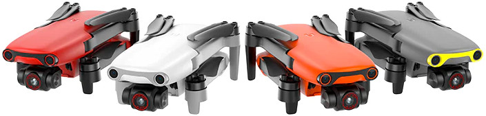 Drones in verschillende kleuren: rood, wit, oranje en grijs. Elk heeft camera's en bladen.