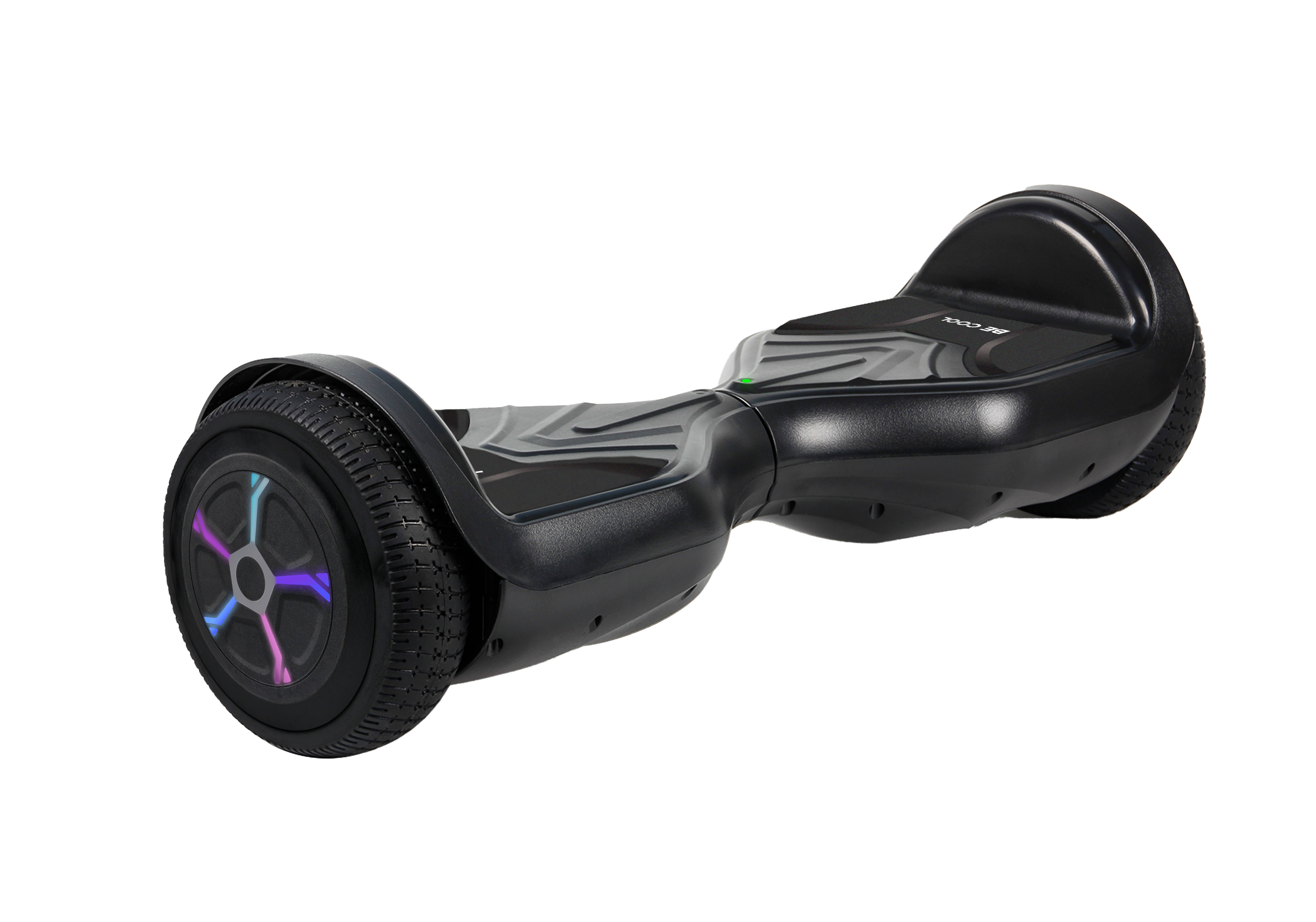 Ein schwarzes Hoverboard mit bunten Lichtern an den Rädern, isoliert auf schwarzem Grund.