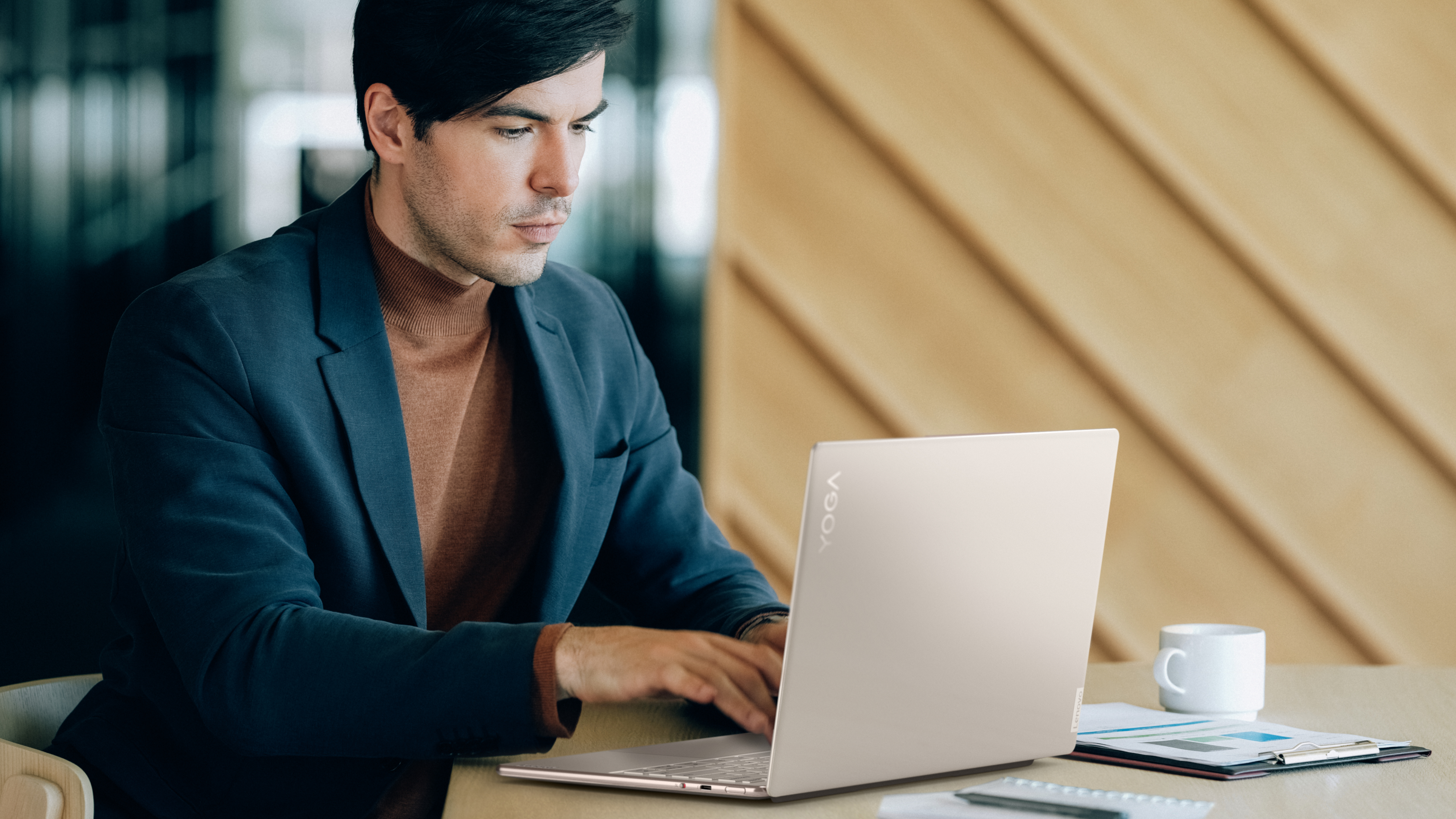 Lenovo Presenteert Yoga Slim 9i Laptop Met Bijna Randloos Beeldscherm Dankzij S Werelds Eerste Camera Onder Beeldscherm Technologie.942590.0