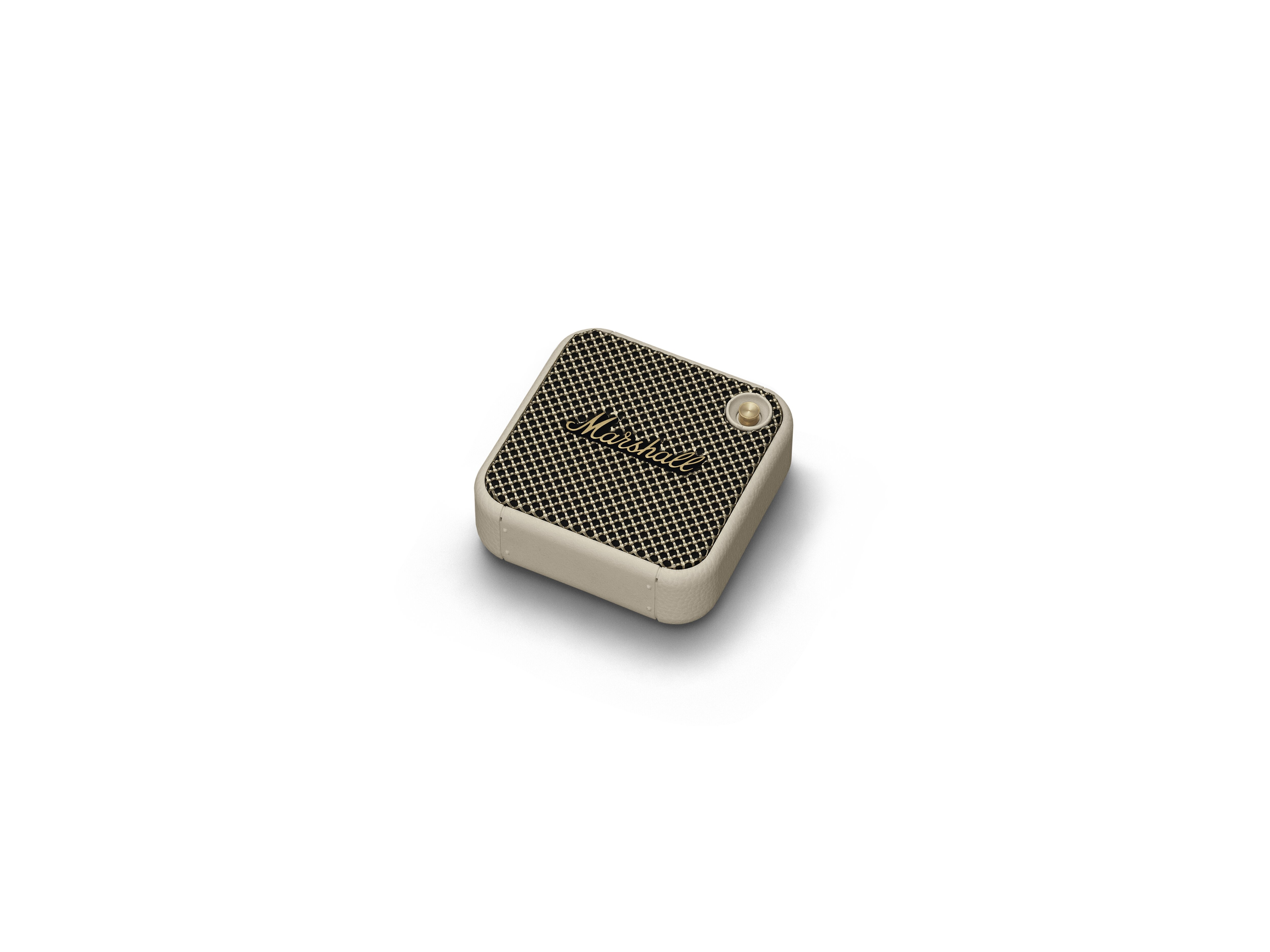 Beige, quadratischer Lautsprecher mit Marshall-Logo, goldener Knopf, auf weißem Hintergrund.