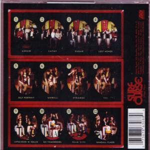 Die Rückseite einer CD-Hülle mit Albumcover mit Bandmitgliedern in mehreren Rahmen.