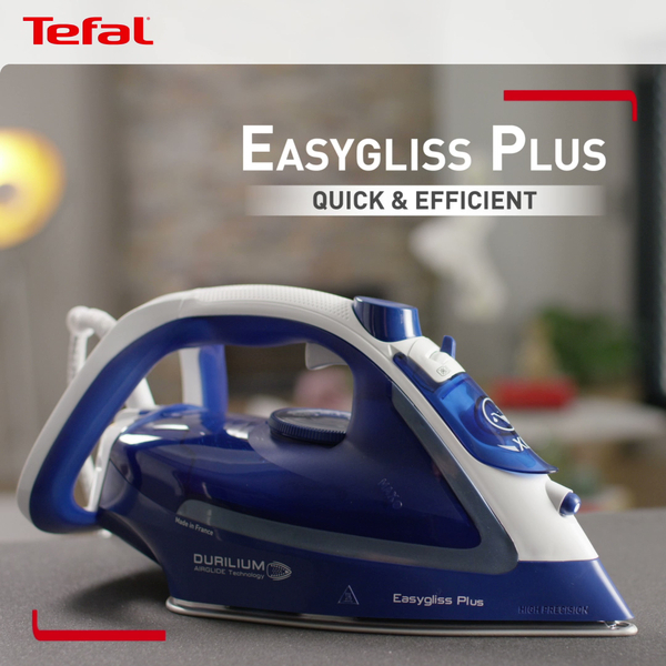 Blaues und weißes Bügeleisen mit Tefal Easygliss Plus-Text. Weißer Hintergrund.