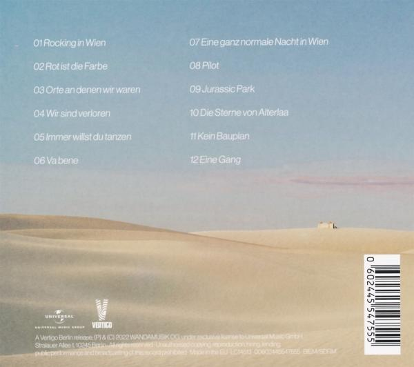 Rückseite einer CD mit sandigem Hintergrund. Enthält die Titelliste und Albuminformationen.
