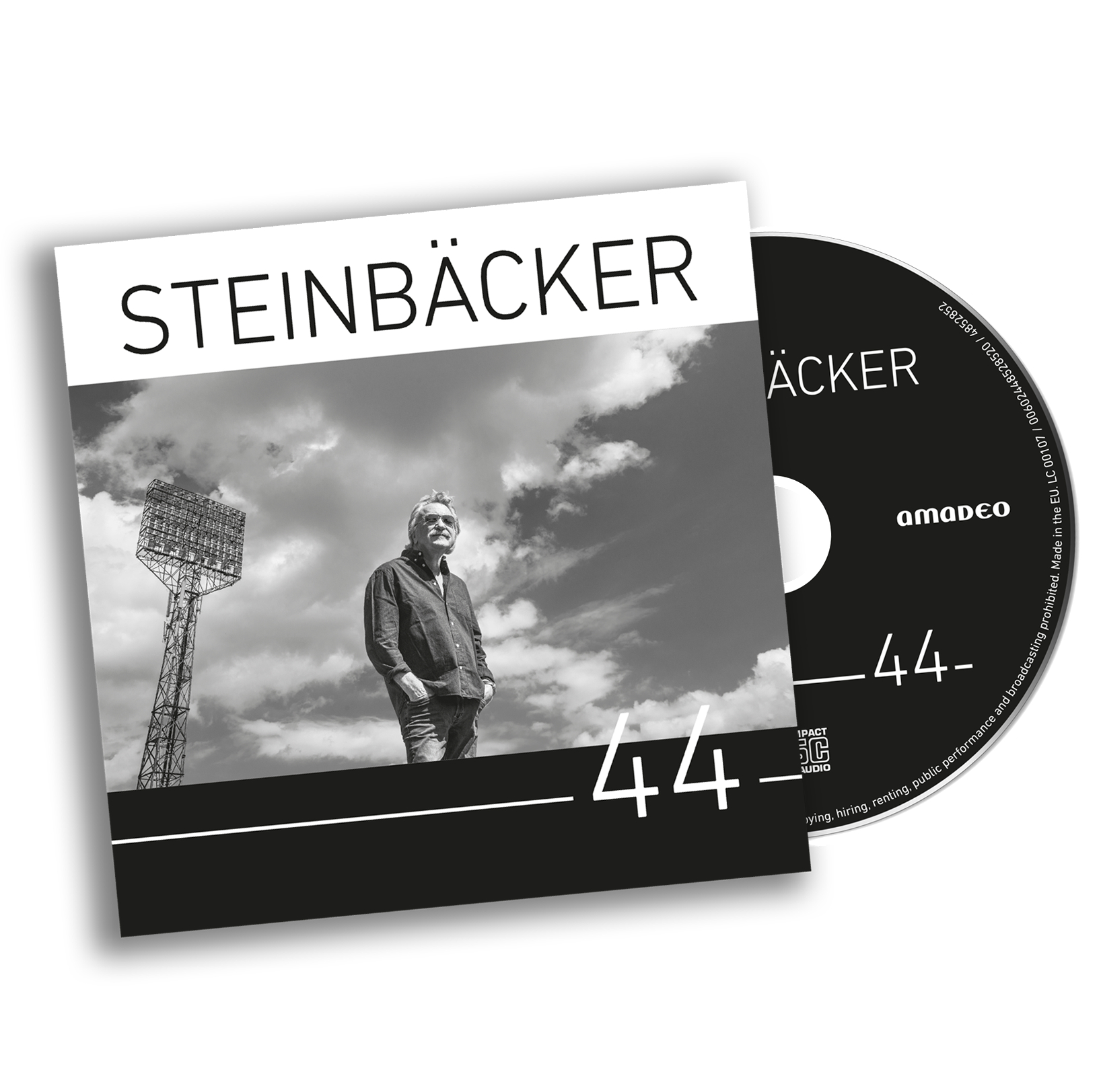 CD-Cover mit Graustufenbild eines Mannes und eines Stadions.